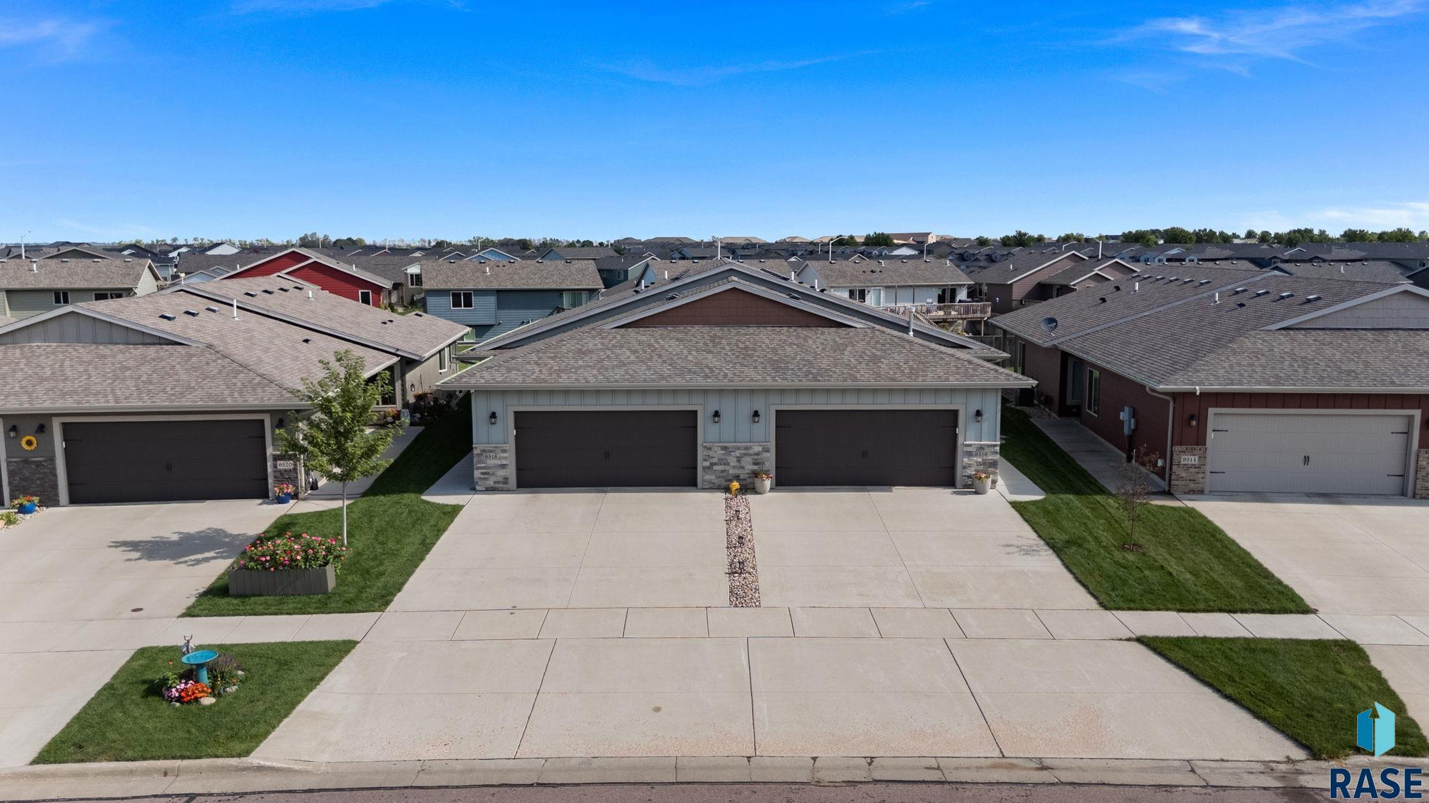 9518 W Broek Dr