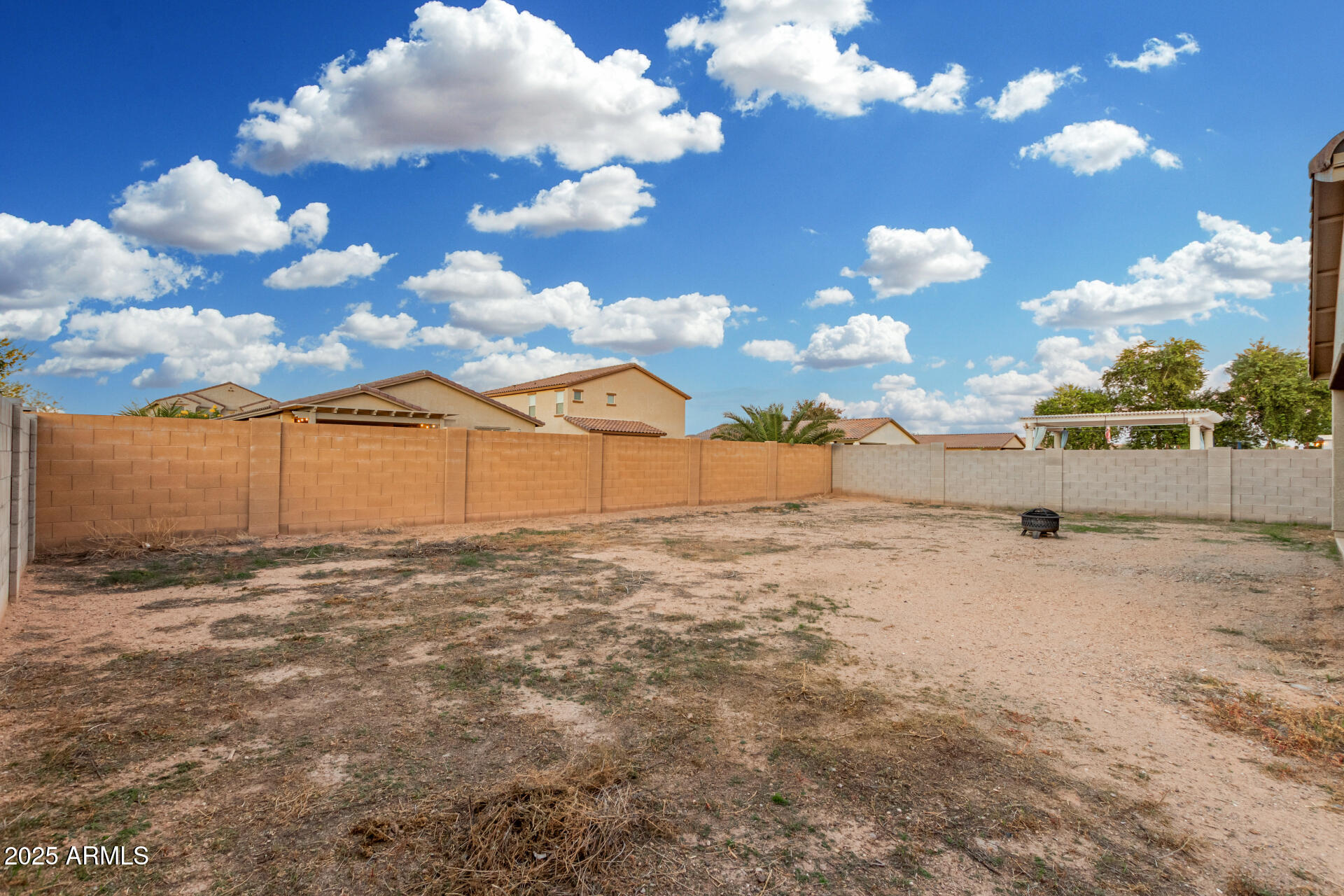 1630 E PRICKLY PEAR Place