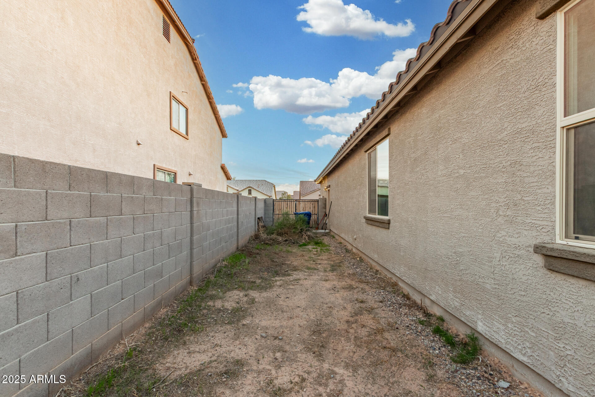 1630 E PRICKLY PEAR Place