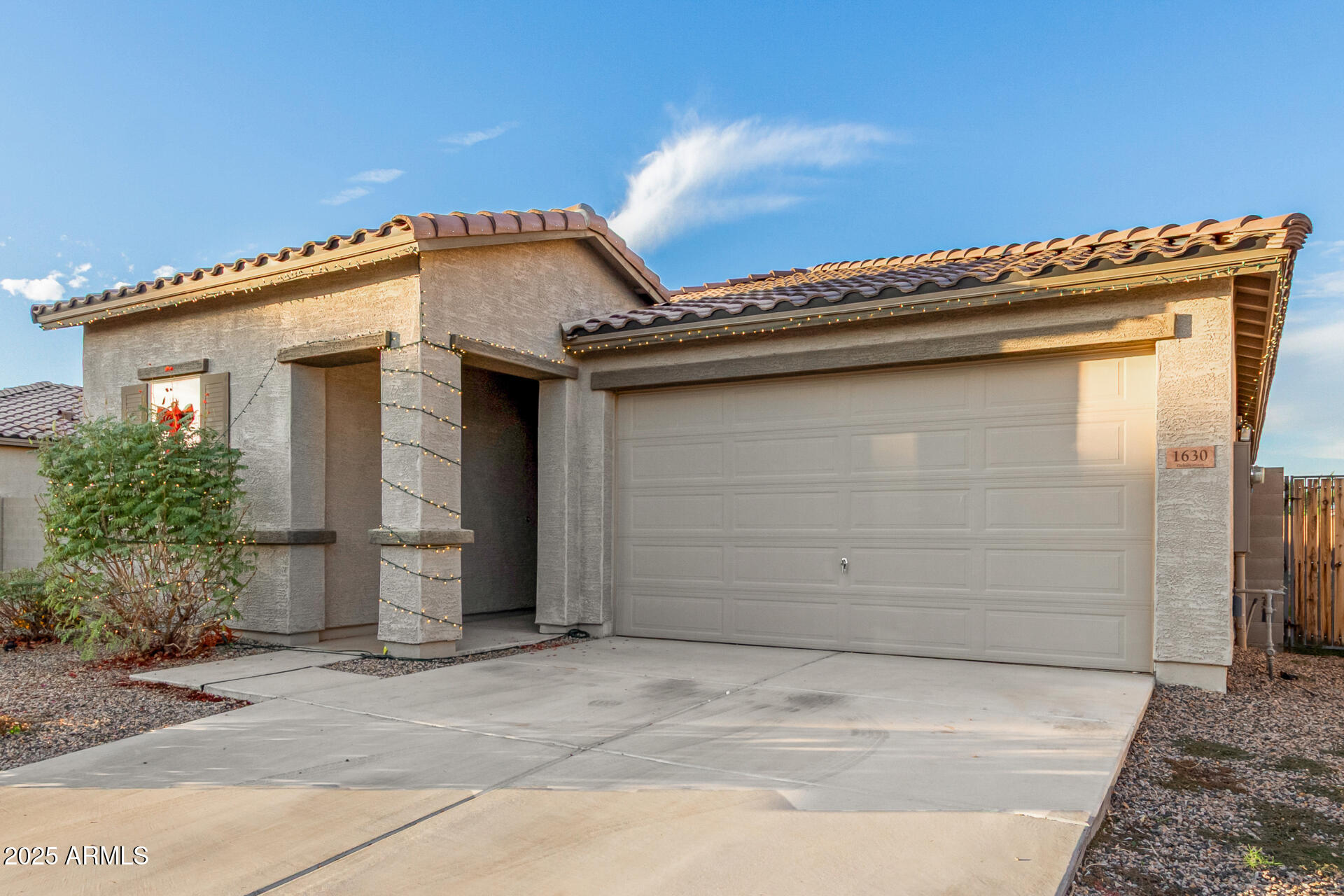 1630 E PRICKLY PEAR Place