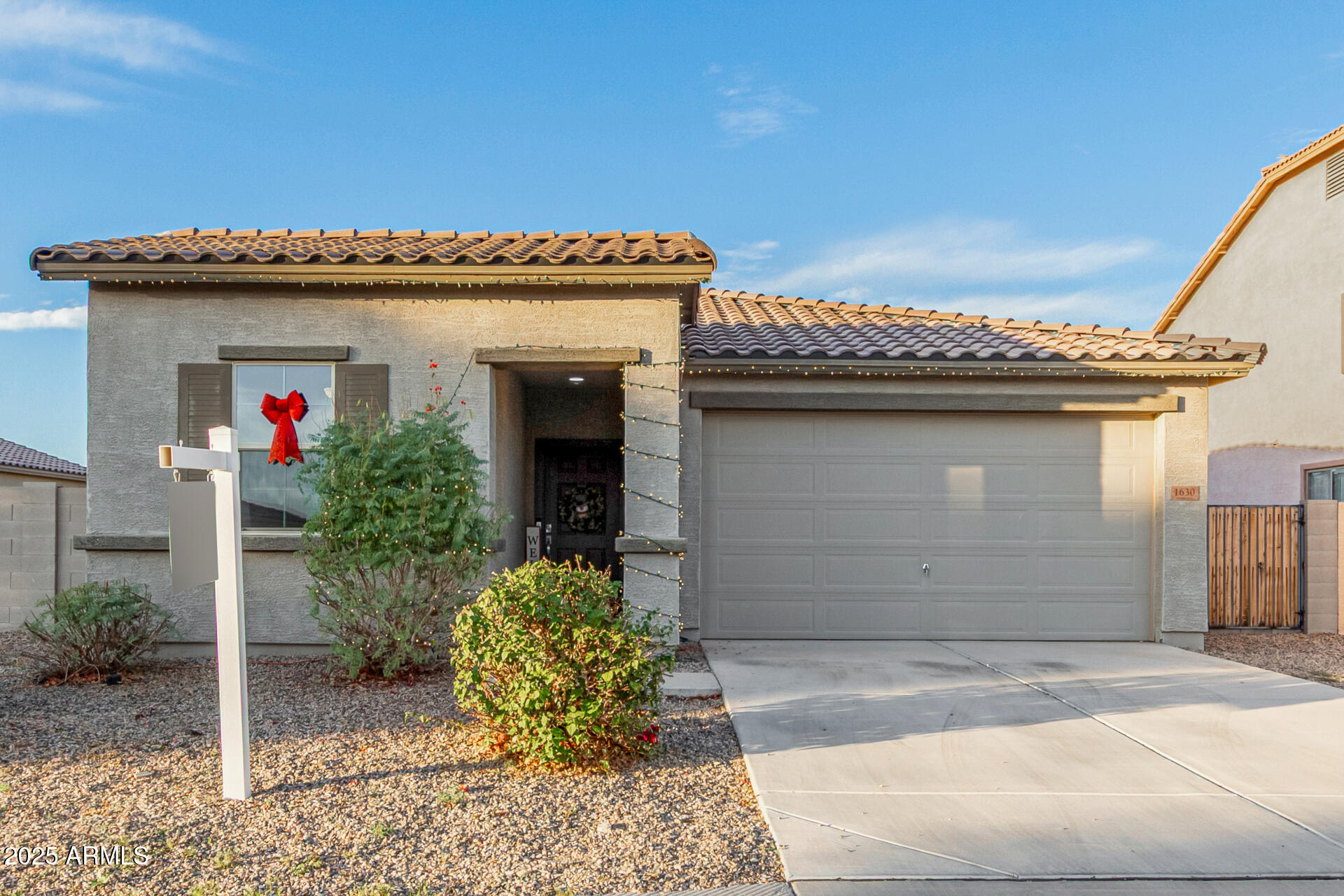 1630 E PRICKLY PEAR Place