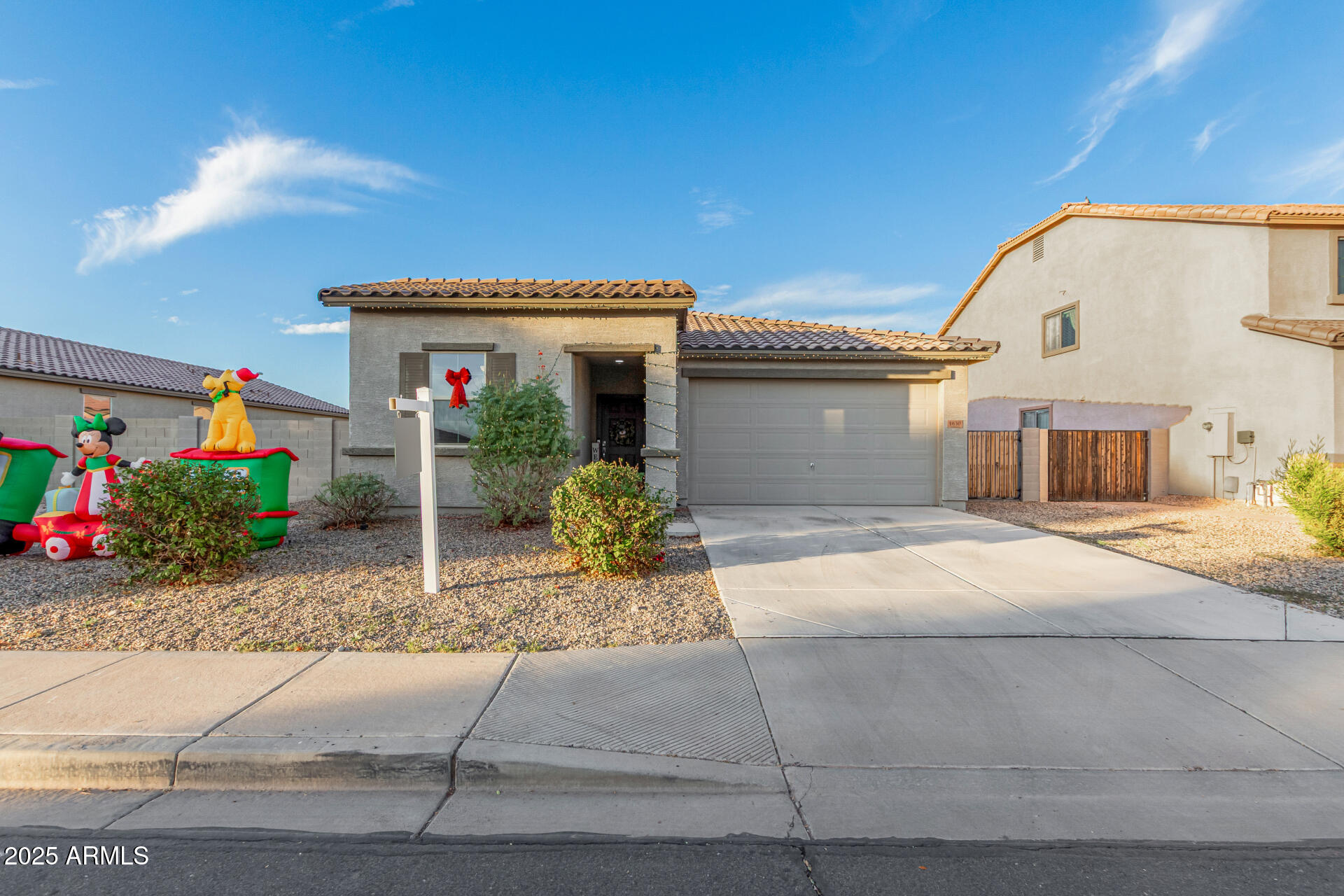 1630 E PRICKLY PEAR Place