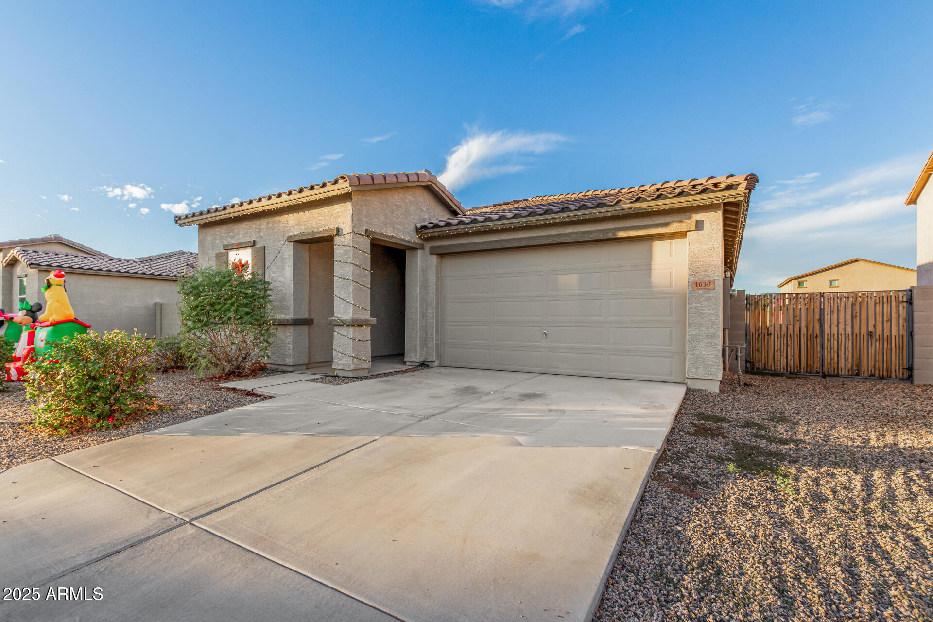 1630 E PRICKLY PEAR Place