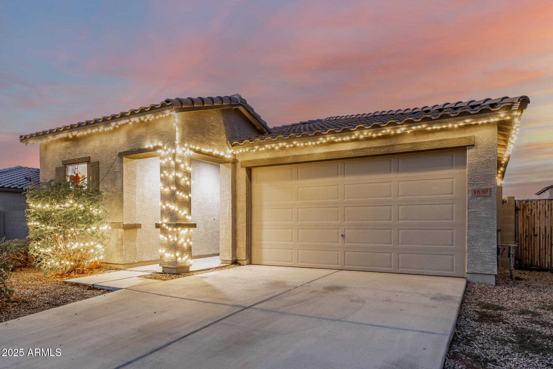 1630 E PRICKLY PEAR Place