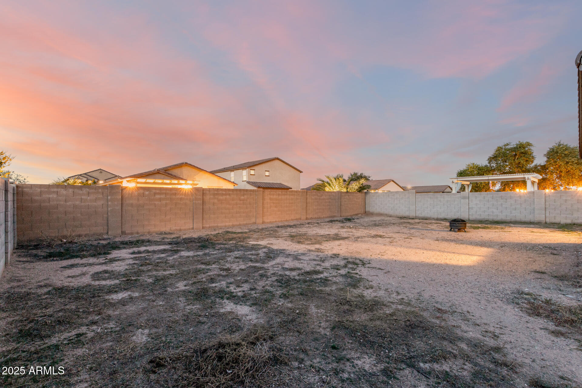 1630 E PRICKLY PEAR Place