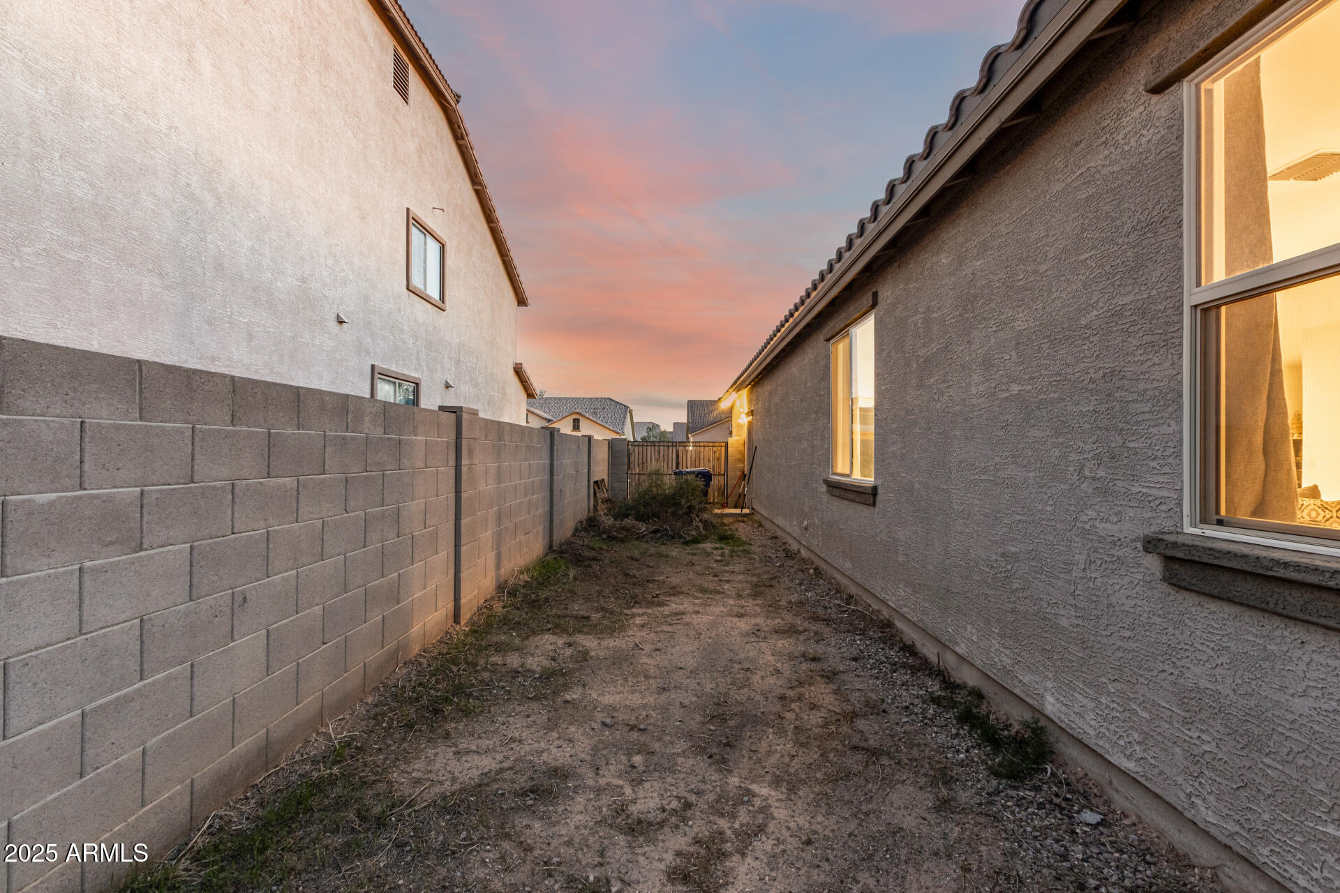 1630 E PRICKLY PEAR Place