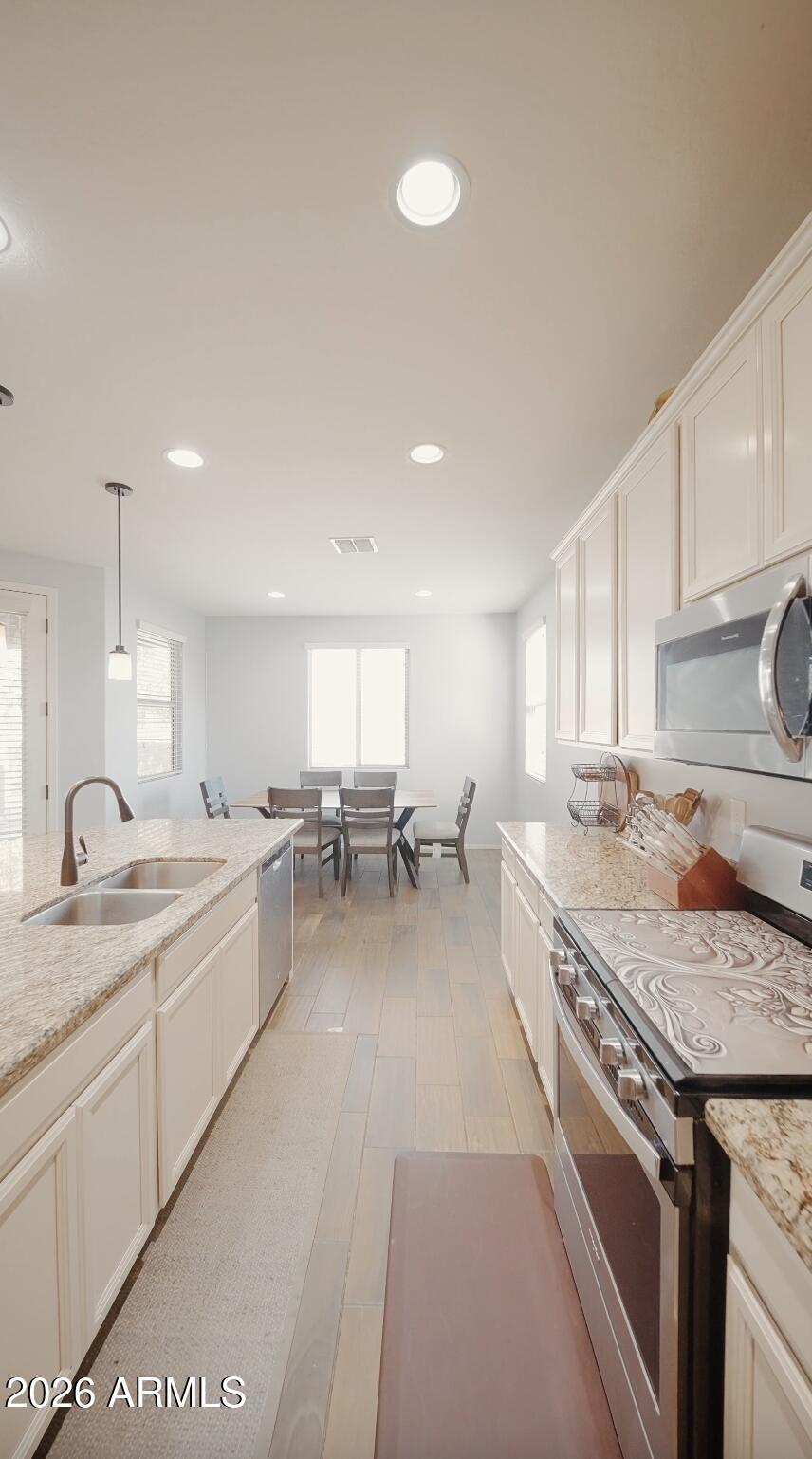 5218 W LYDIA Lane