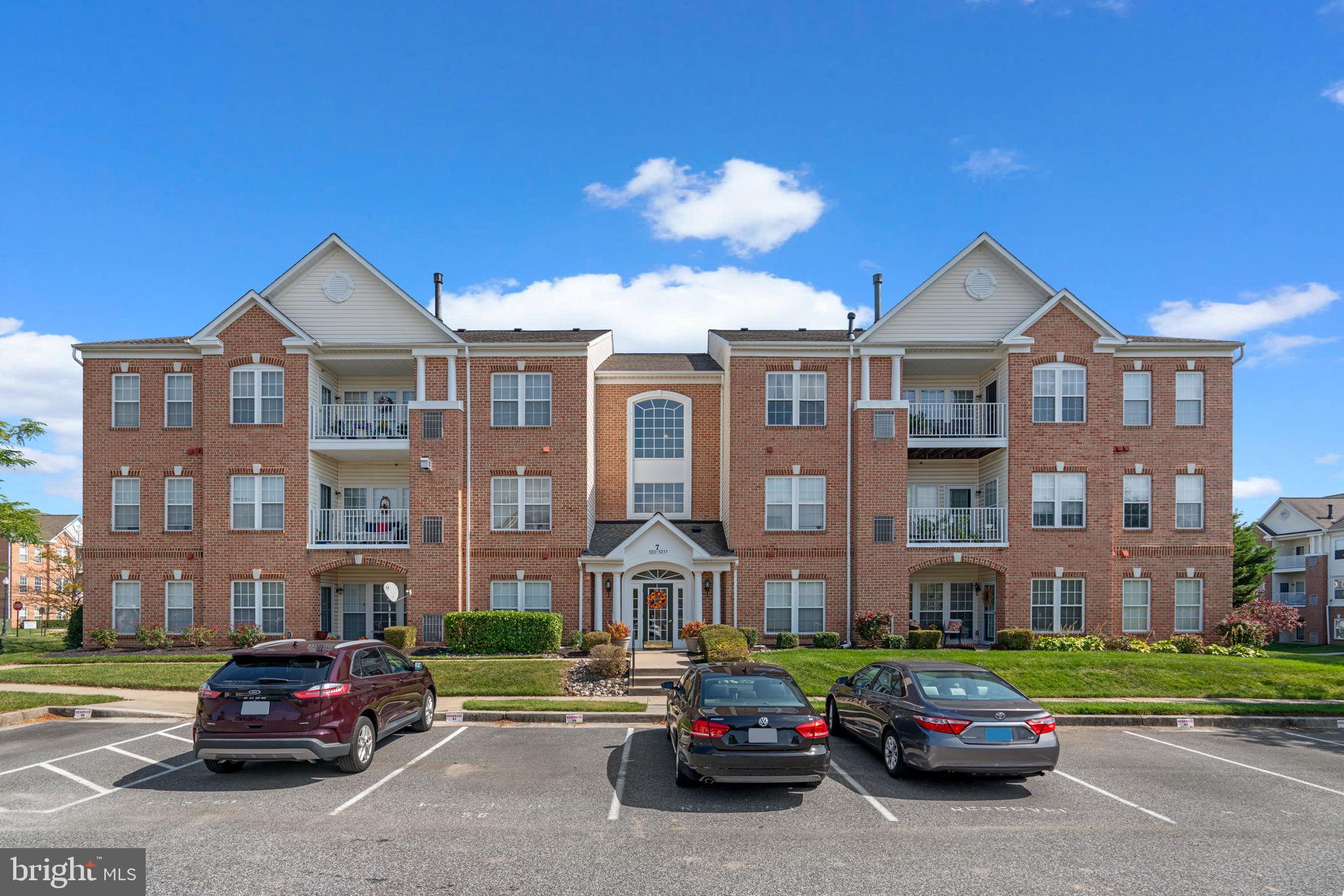5215 GLENTHORNE COURT 5215