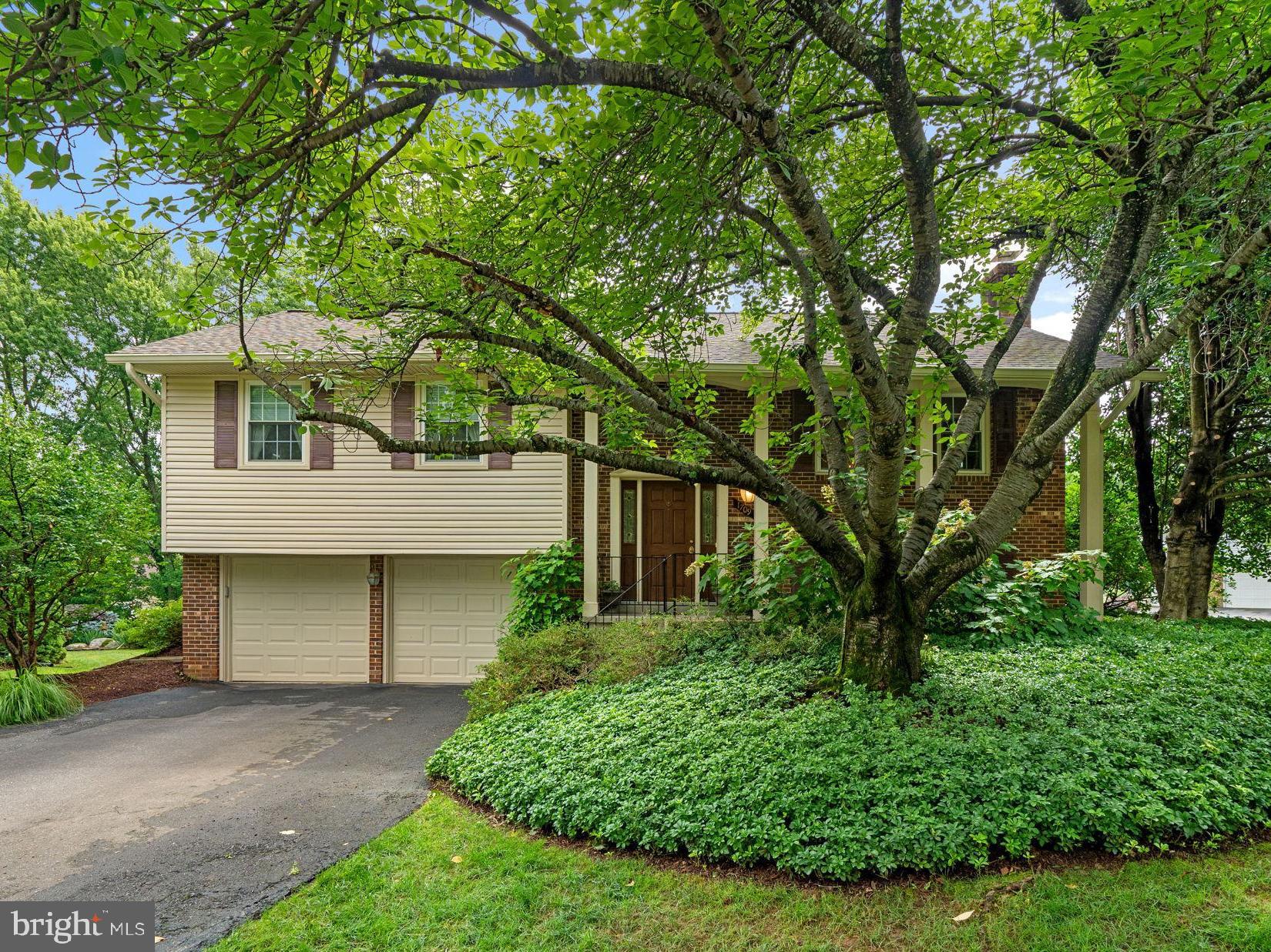 1709 GLASTONBERRY ROAD