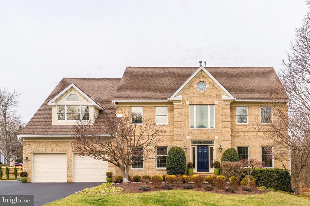 9327 SPRINKLEWOOD LANE