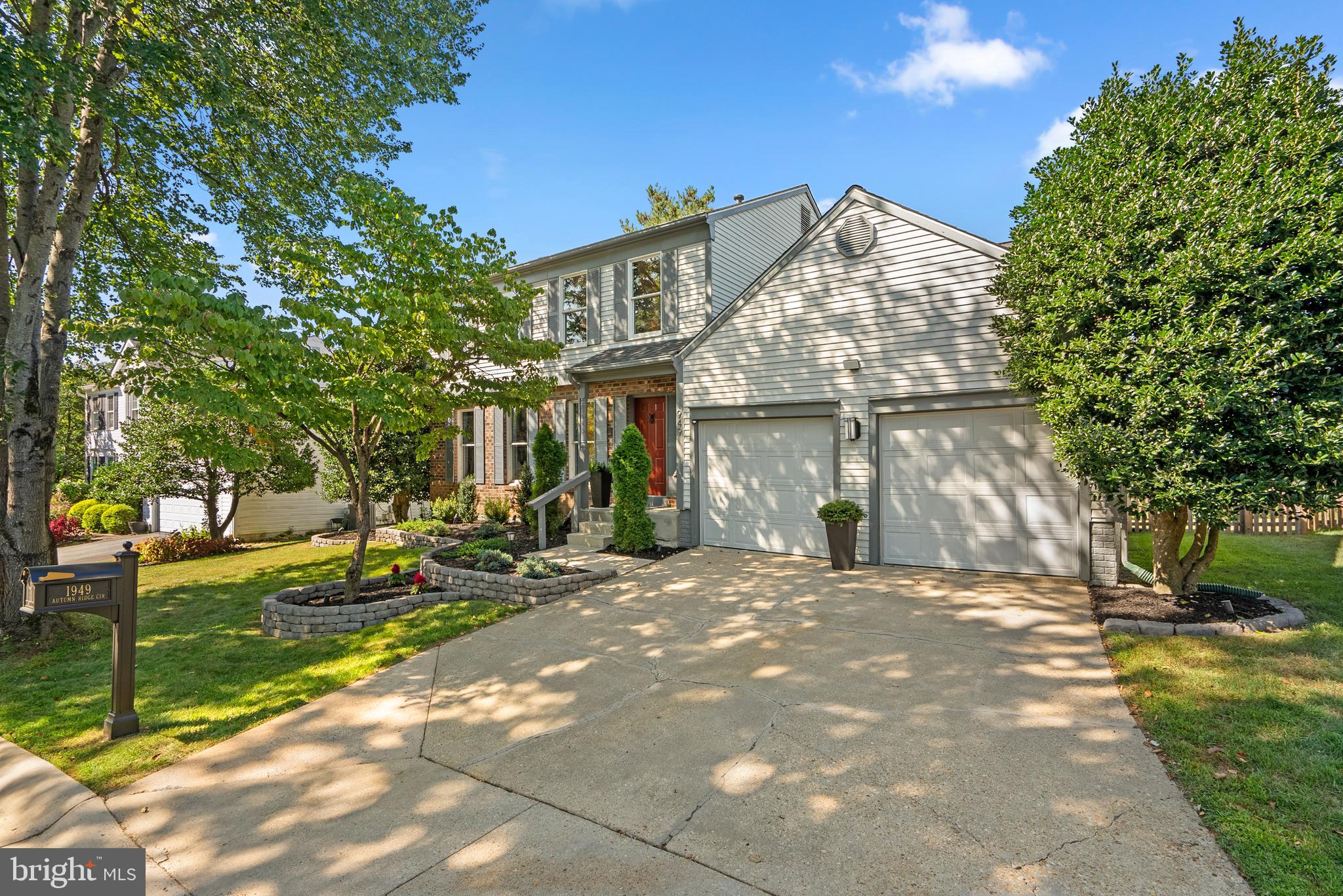 1949 AUTUMN RIDGE CIRCLE