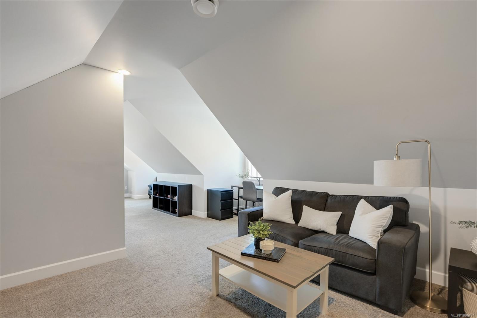 856 Hayden Pl