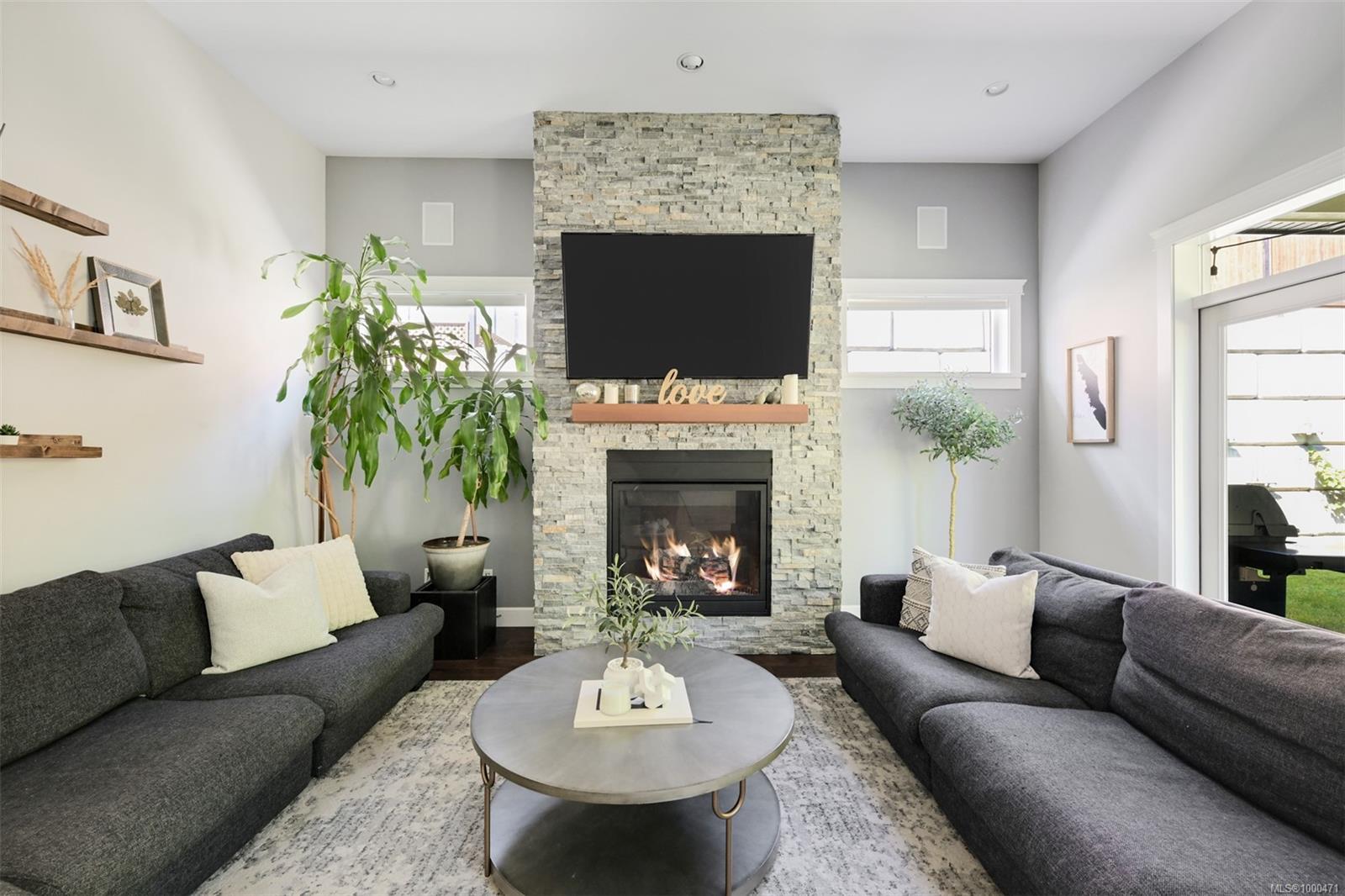 856 Hayden Pl