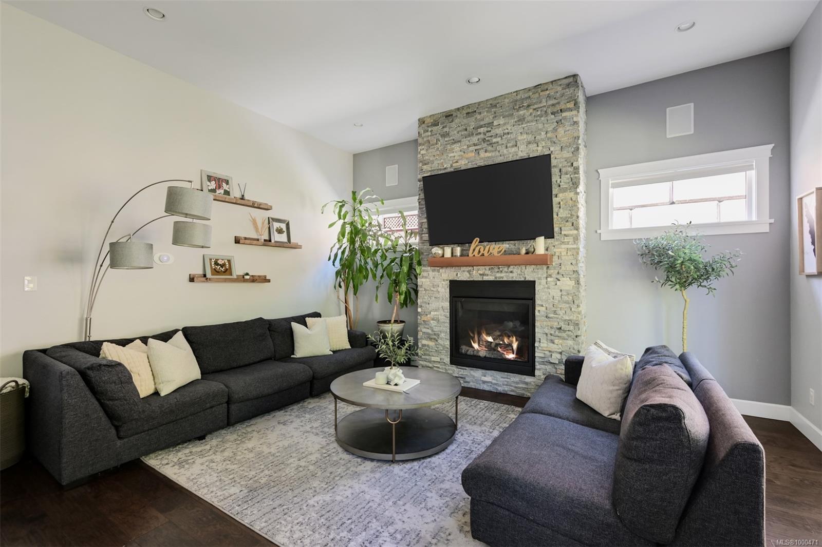 856 Hayden Pl