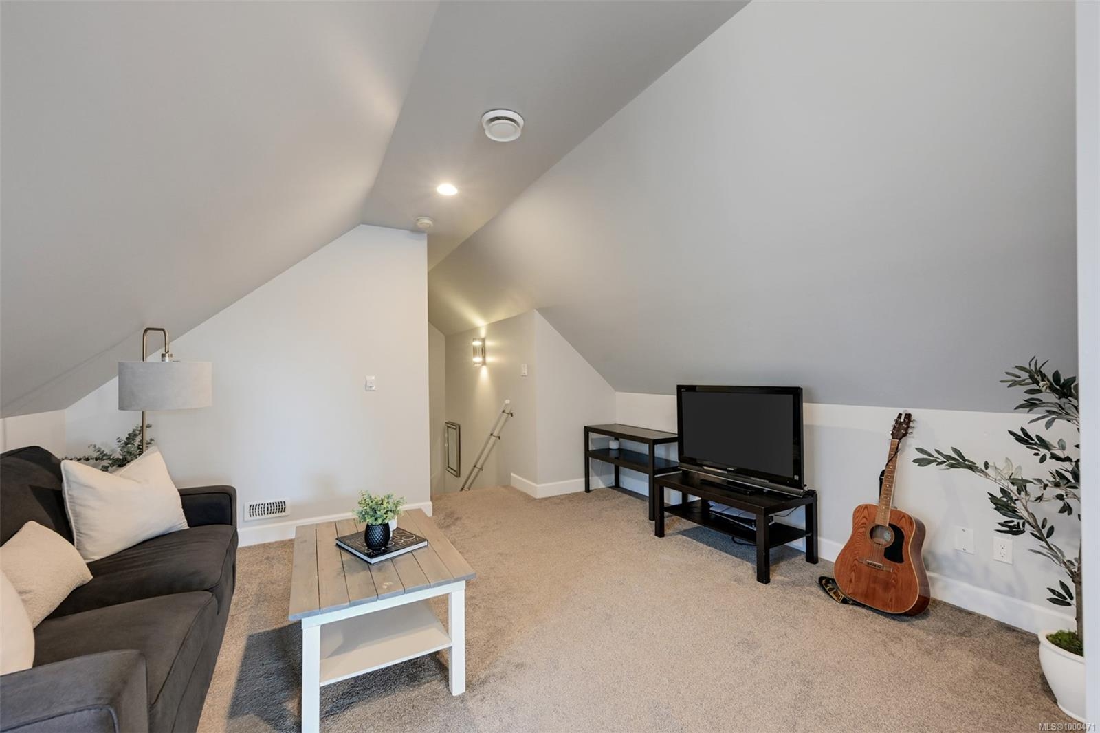 856 Hayden Pl