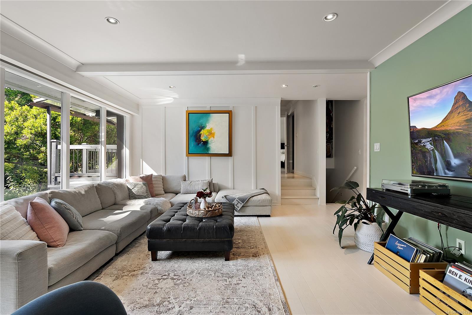 630 Senanus Dr