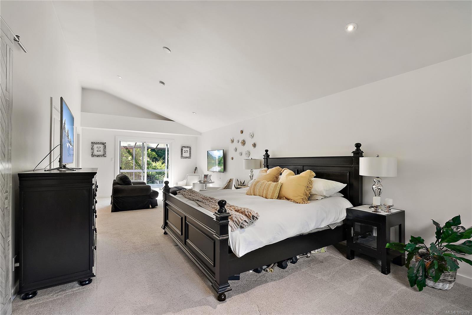 630 Senanus Dr