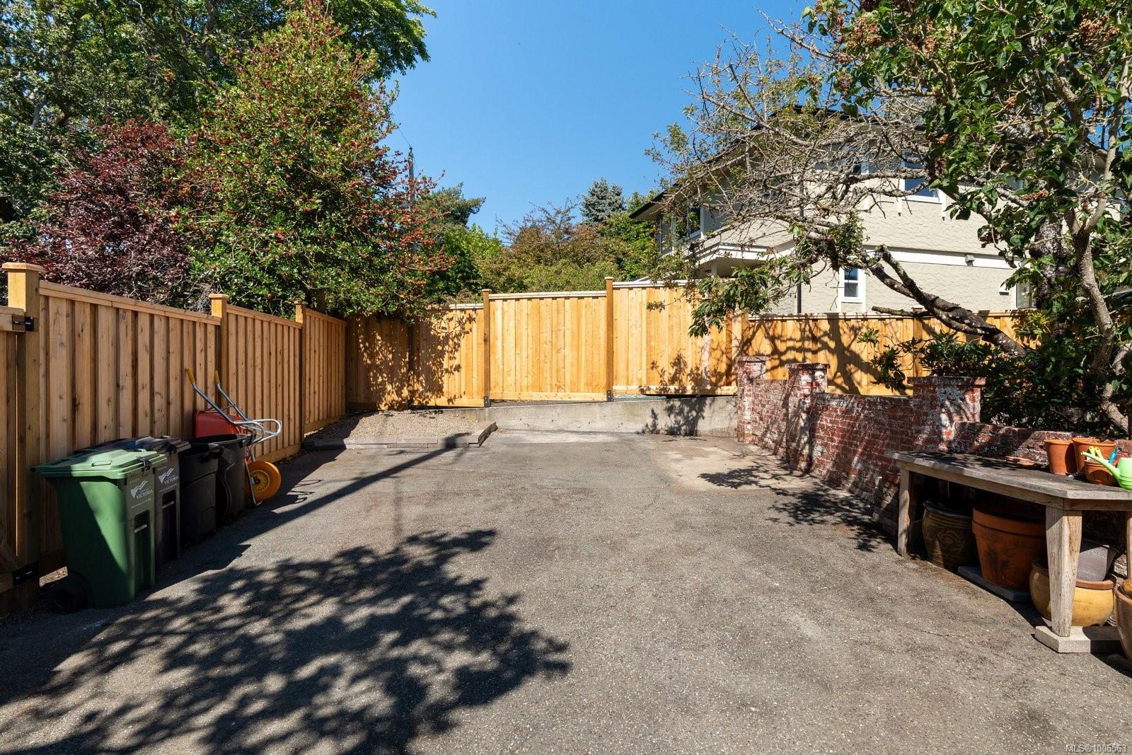 900 Richmond Ave