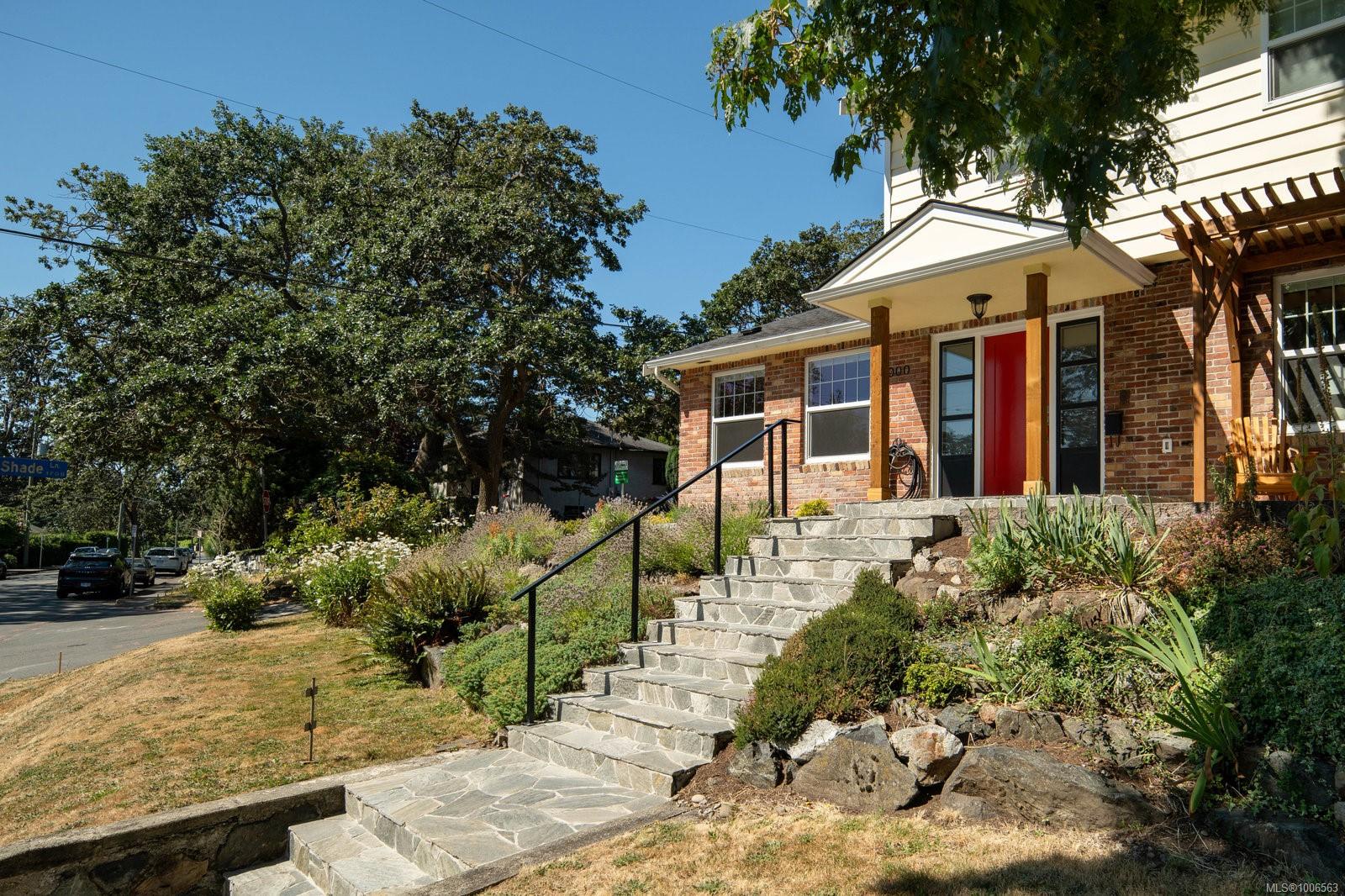 900 Richmond Ave