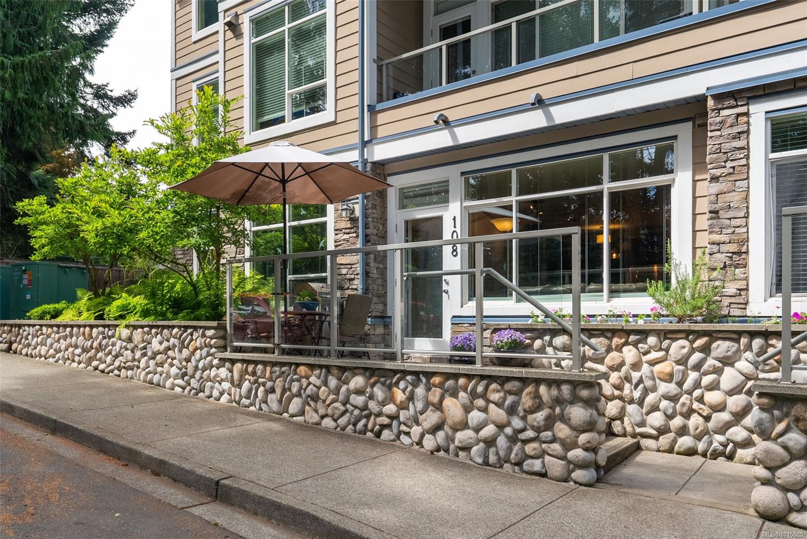 608 Fairway Ave # 108