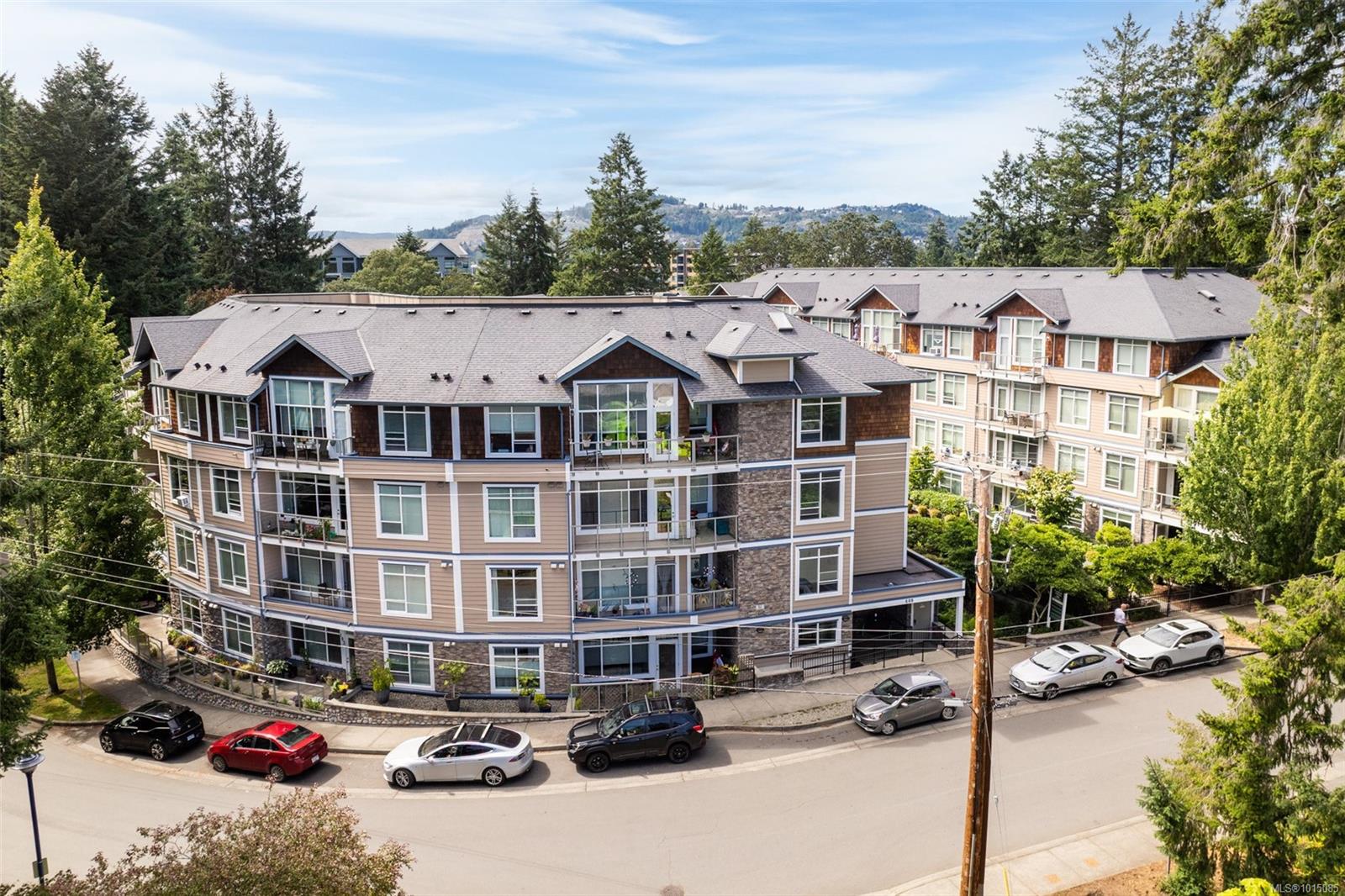 608 Fairway Ave # 108