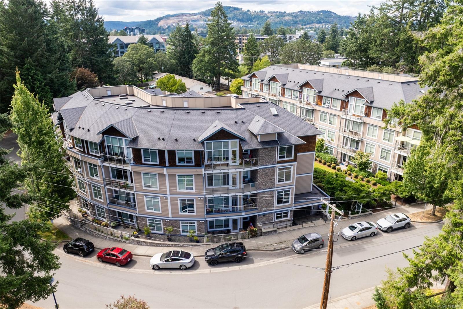 608 Fairway Ave # 108