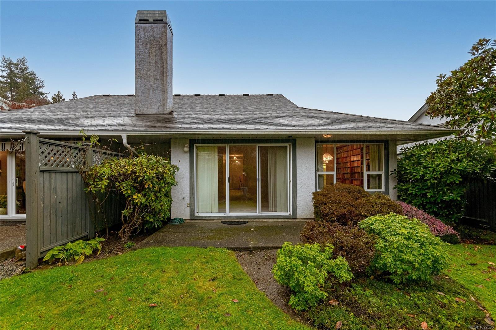 5110 Cordova Bay Rd # 41