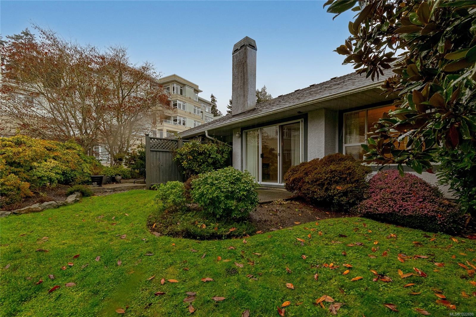 5110 Cordova Bay Rd # 41