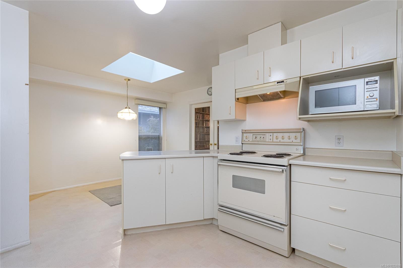 5110 Cordova Bay Rd # 41