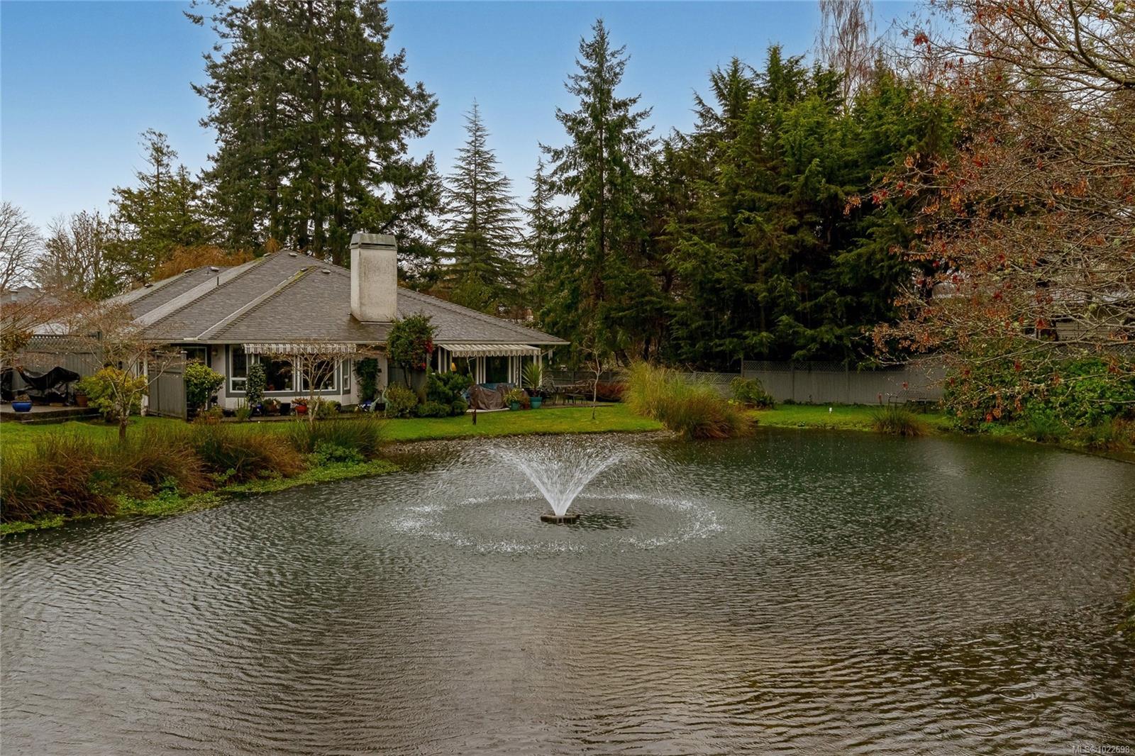 5110 Cordova Bay Rd # 41