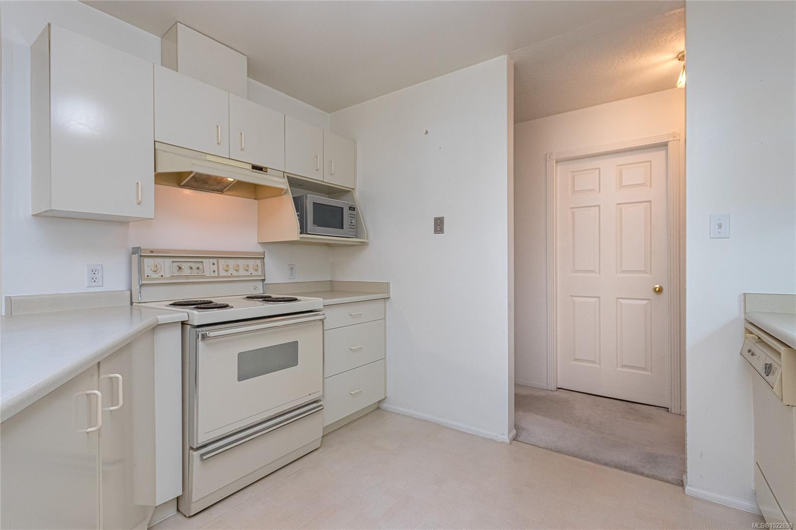 5110 Cordova Bay Rd # 41