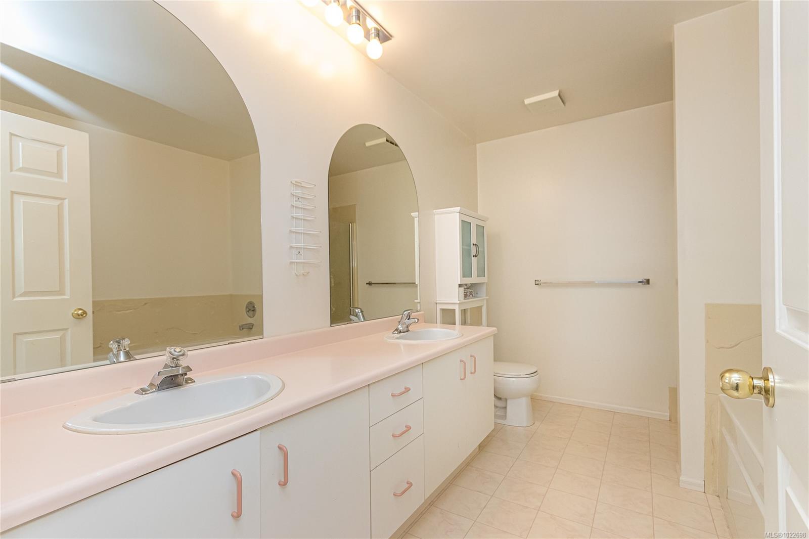 5110 Cordova Bay Rd # 41