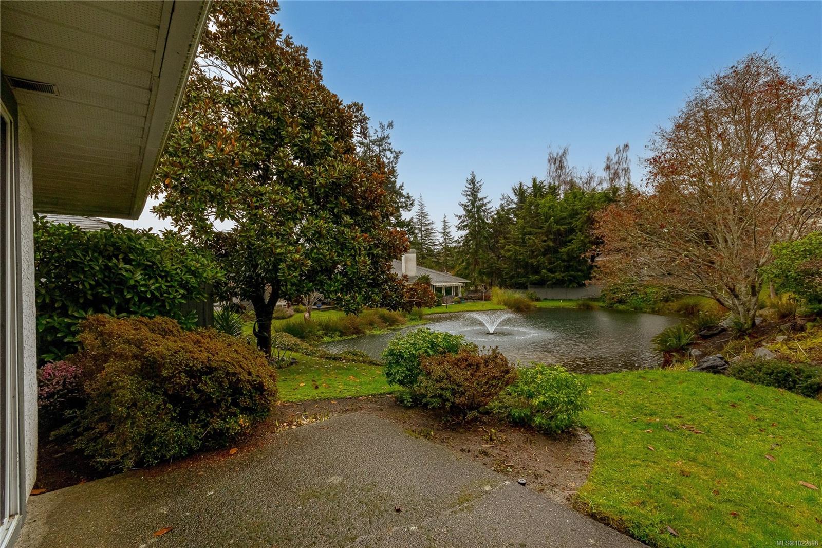 5110 Cordova Bay Rd # 41