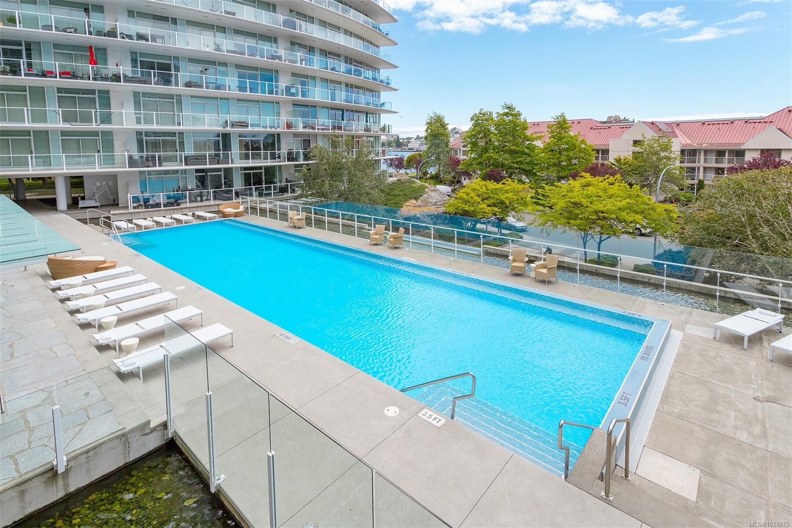 68 SONGHEES Rd #216
