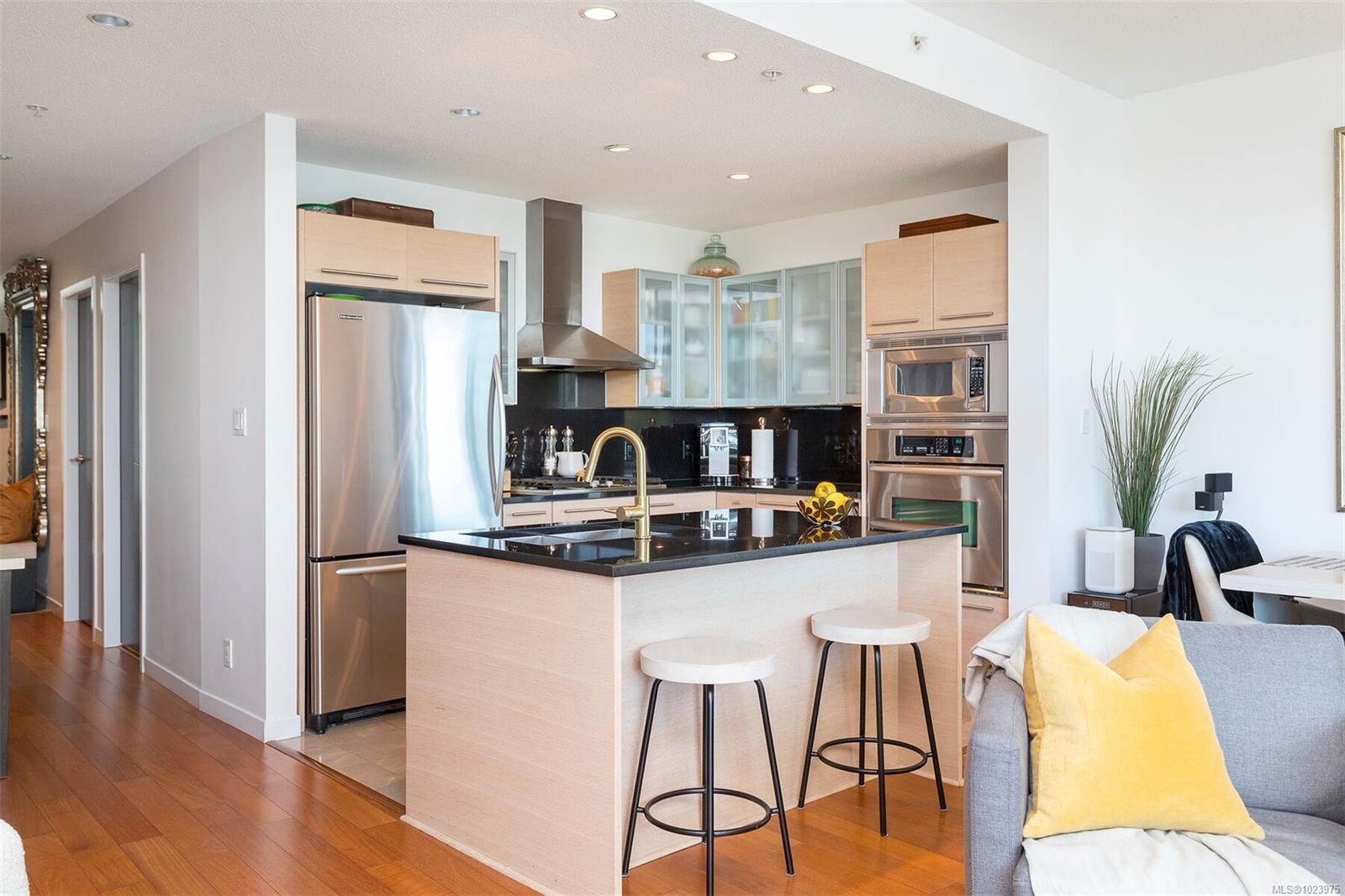 68 SONGHEES Rd #216
