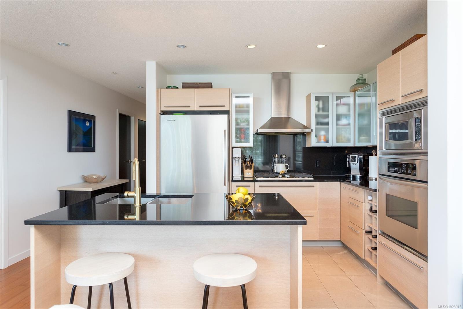 68 SONGHEES Rd #216