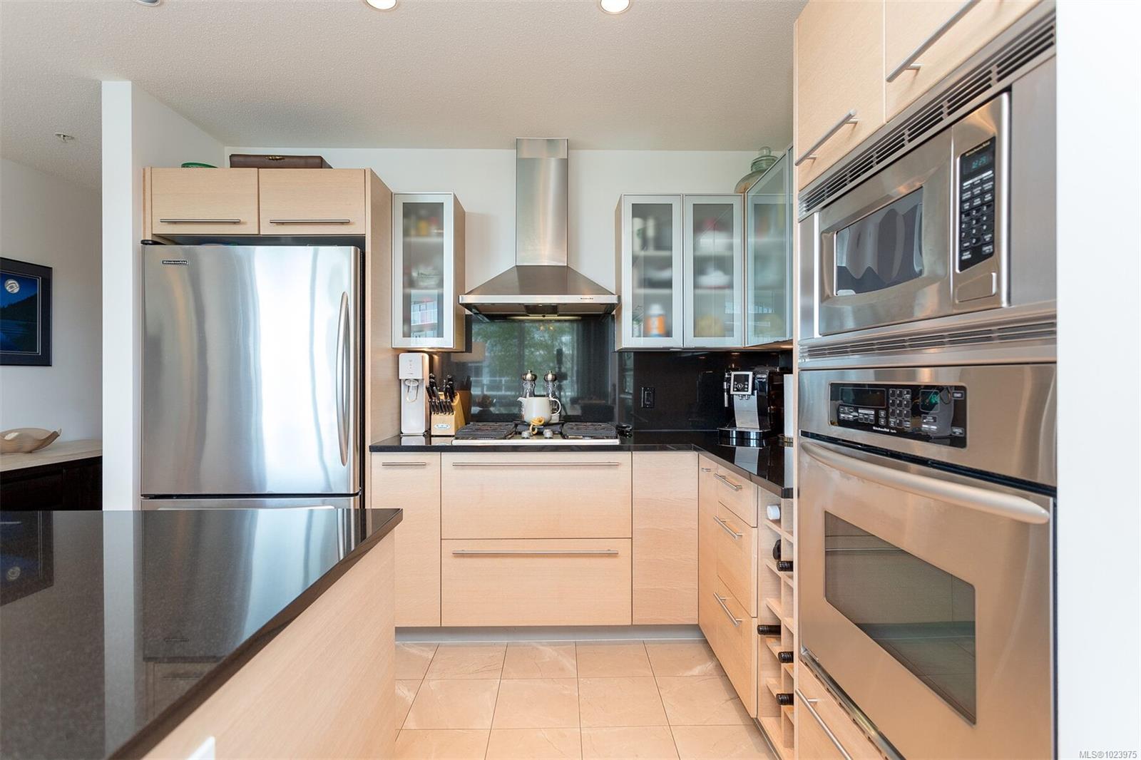 68 SONGHEES Rd #216
