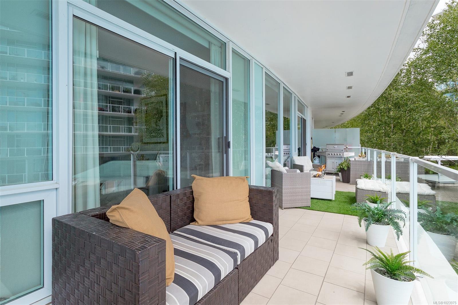 68 SONGHEES Rd #216