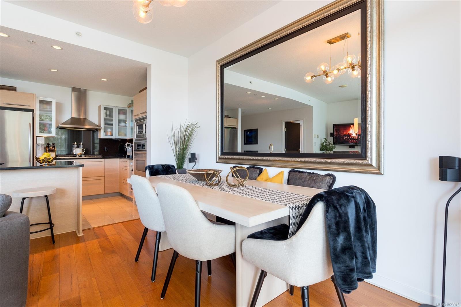 68 SONGHEES Rd #216