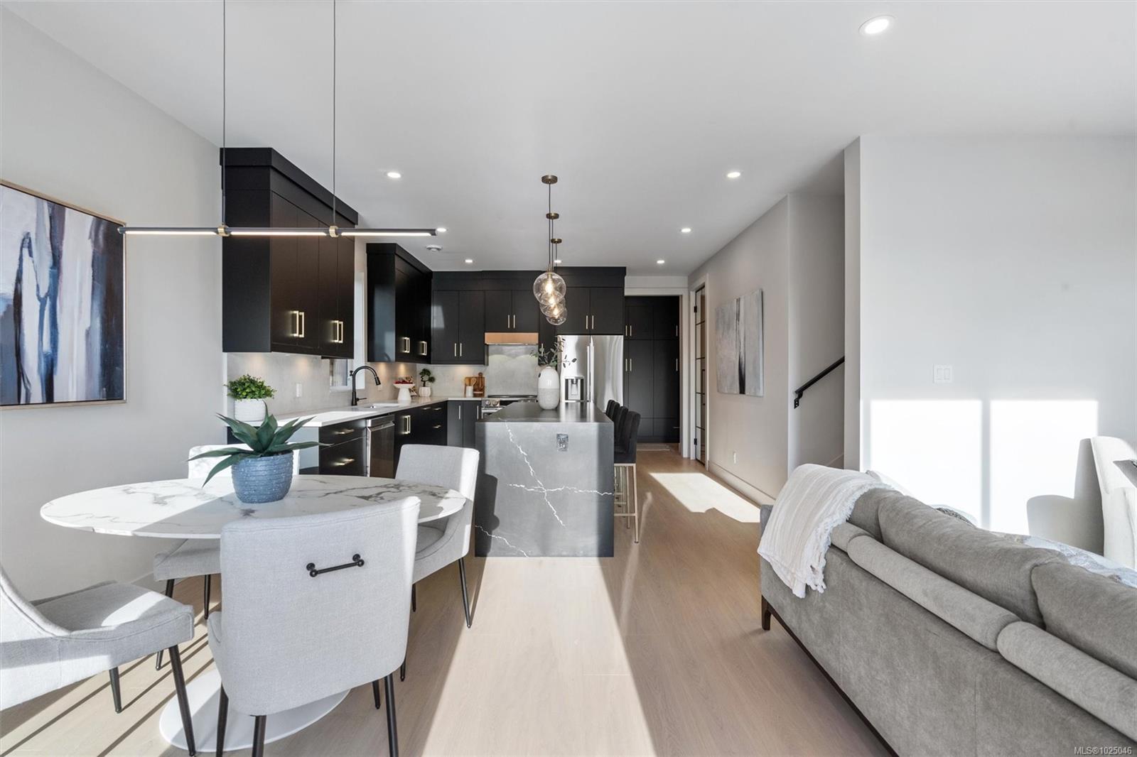 588 Whiteside St # 3