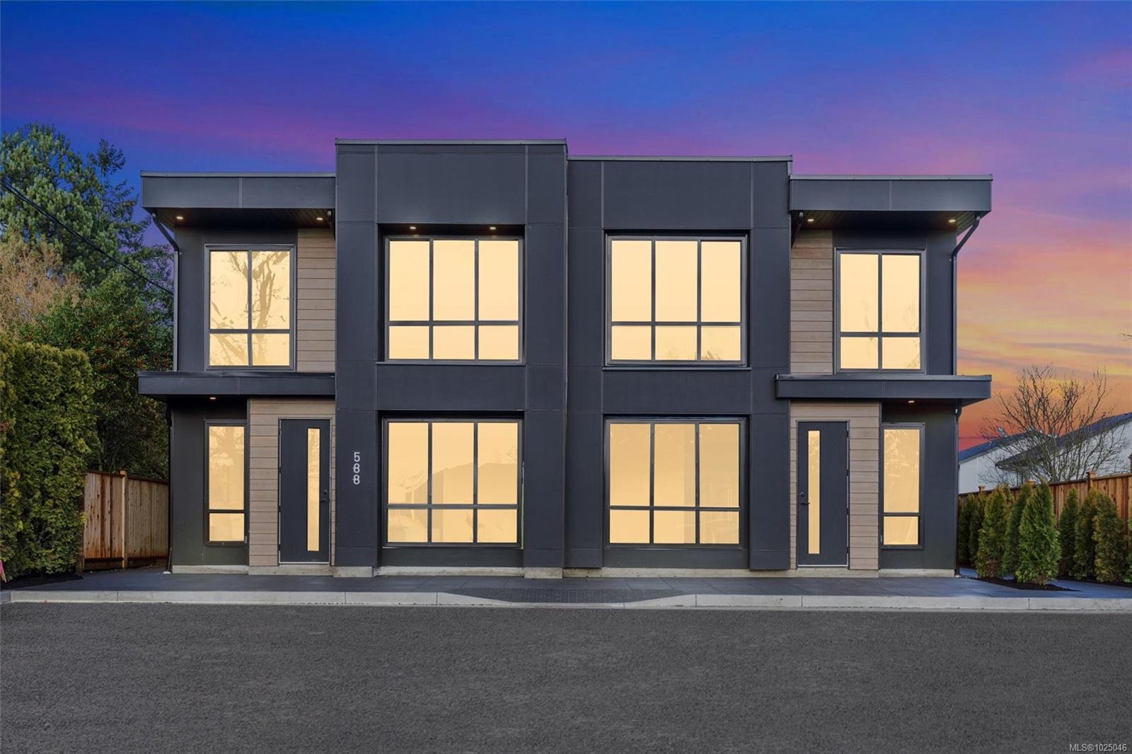 588 Whiteside St # 3