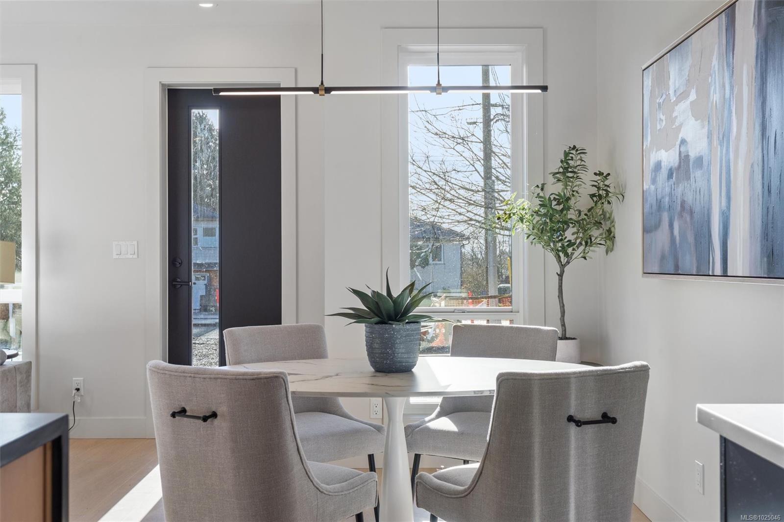 588 Whiteside St # 3