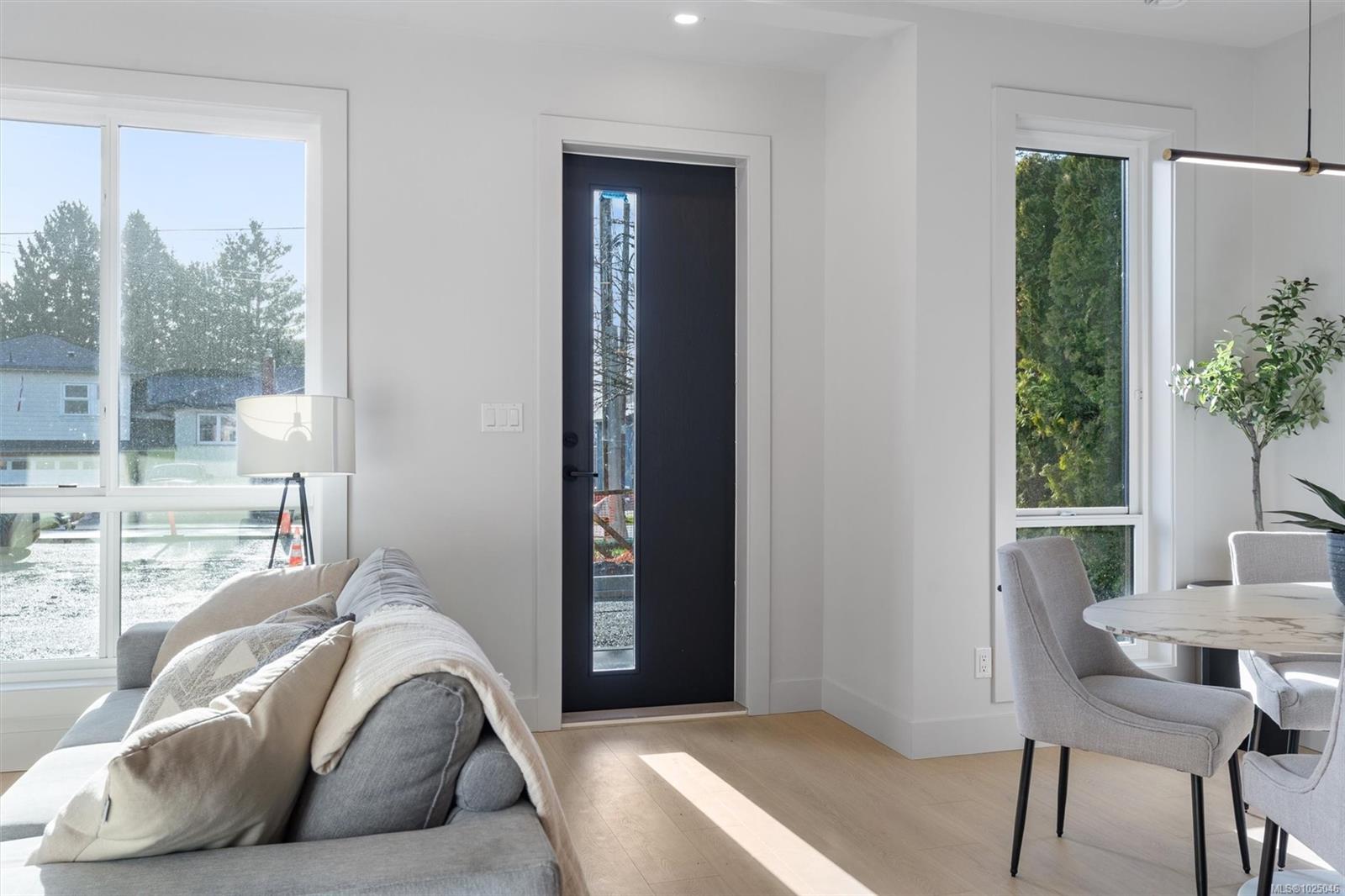 588 Whiteside St # 3