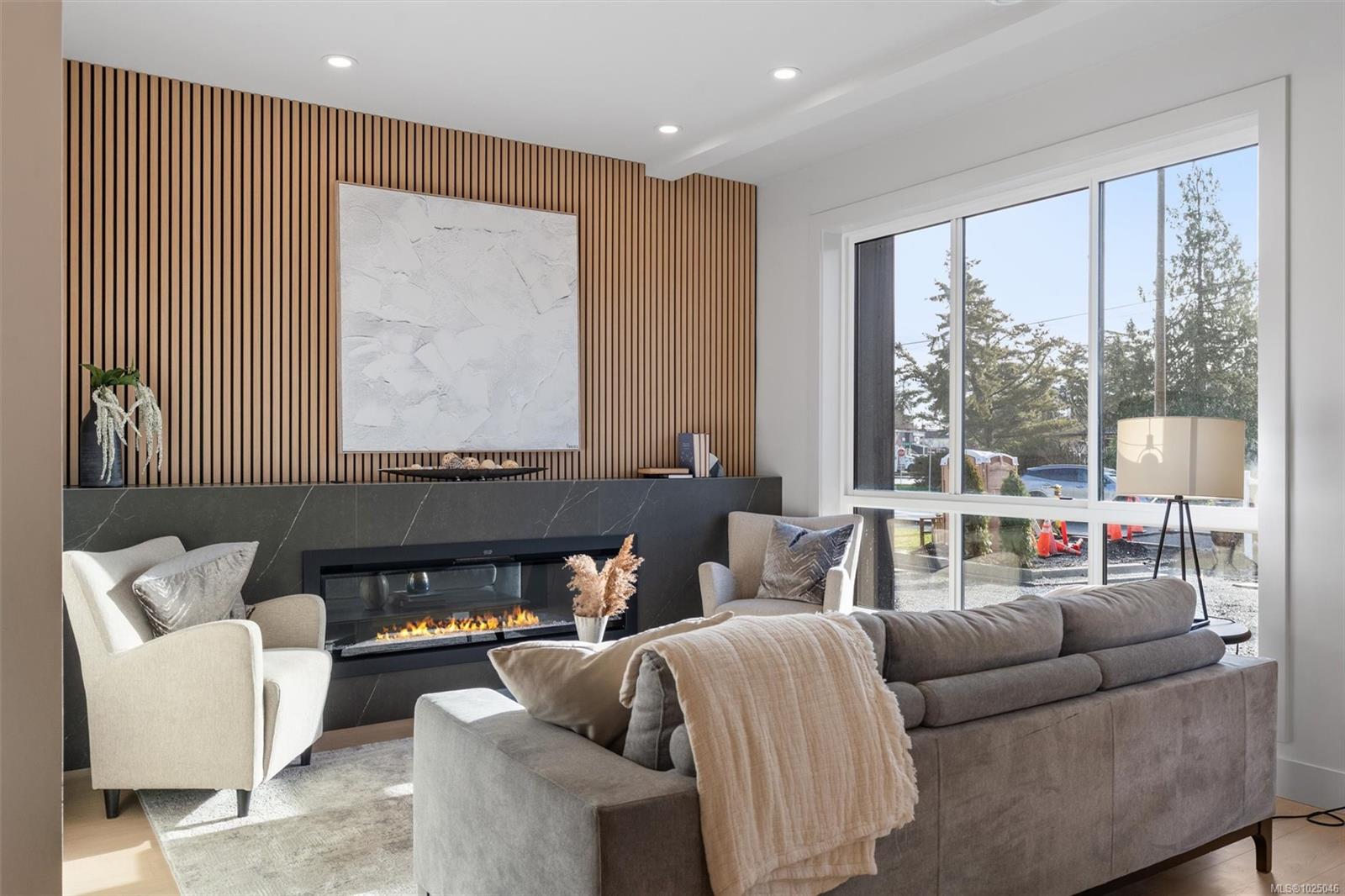 588 Whiteside St # 3