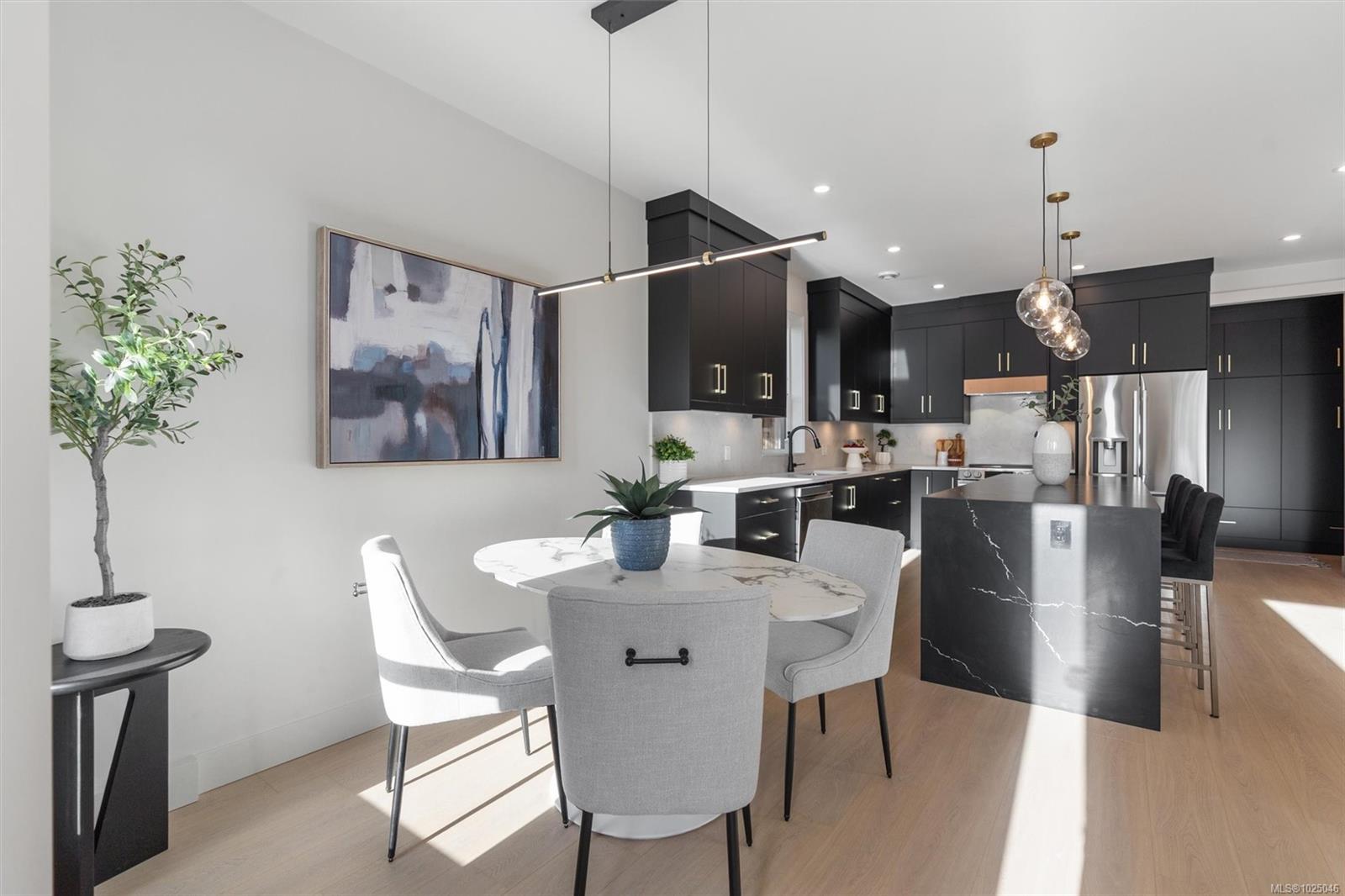 588 Whiteside St # 3