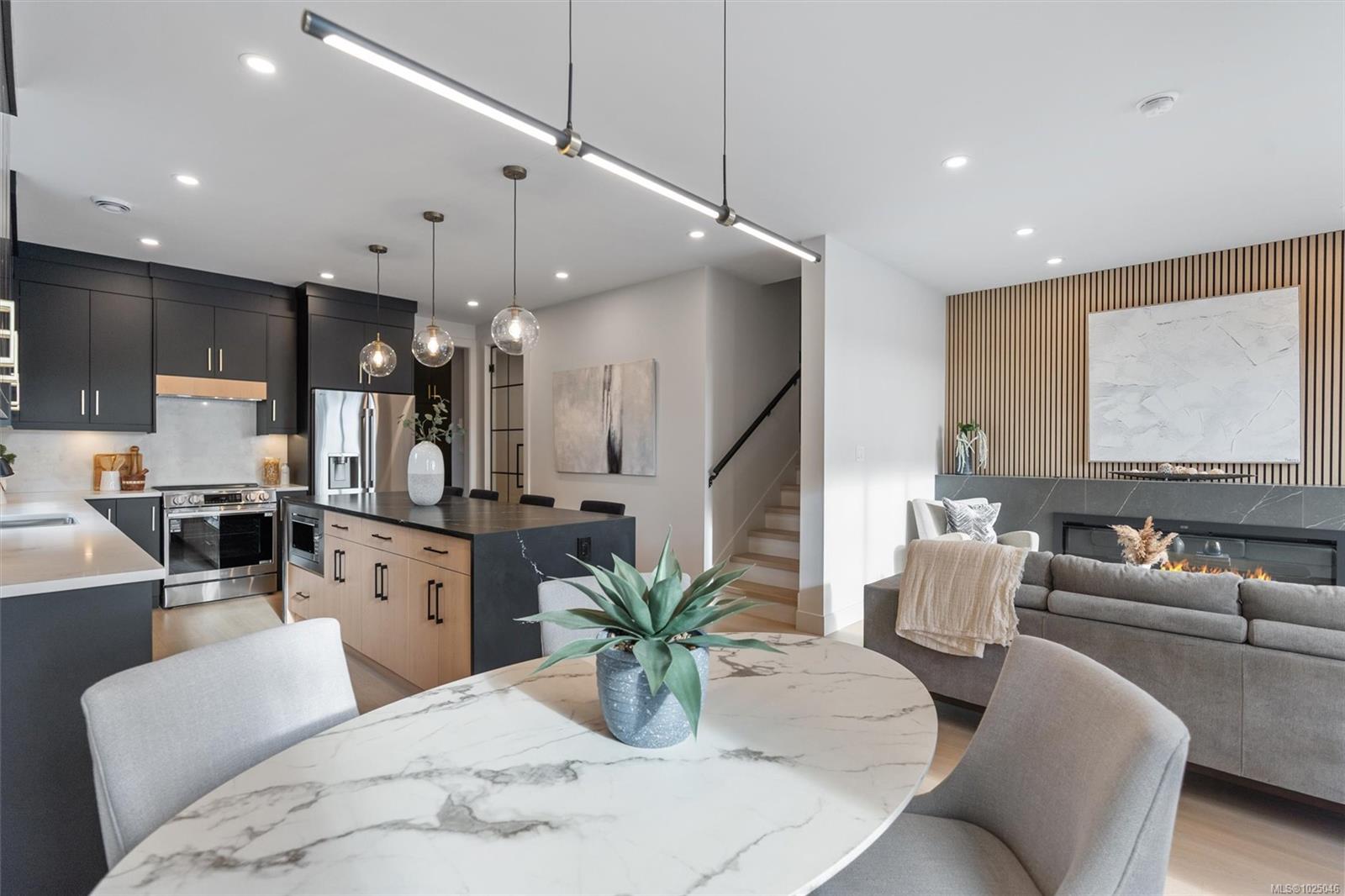 588 Whiteside St # 3