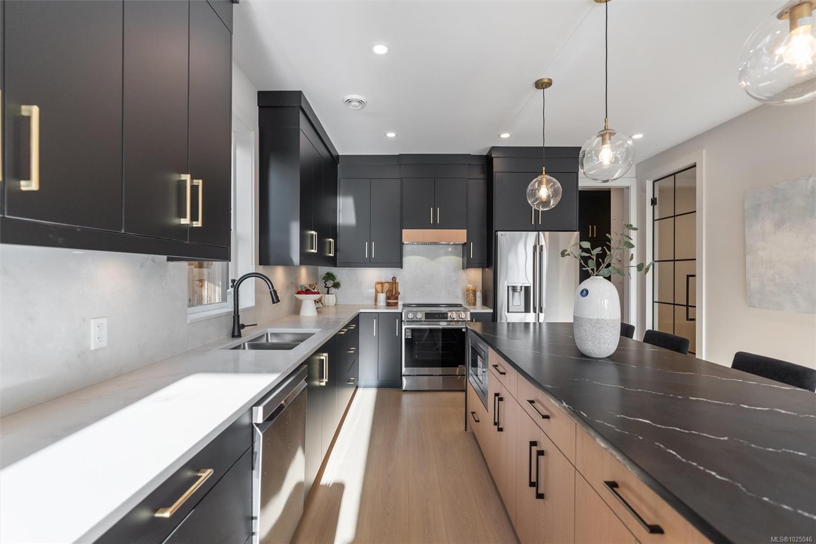 588 Whiteside St # 3