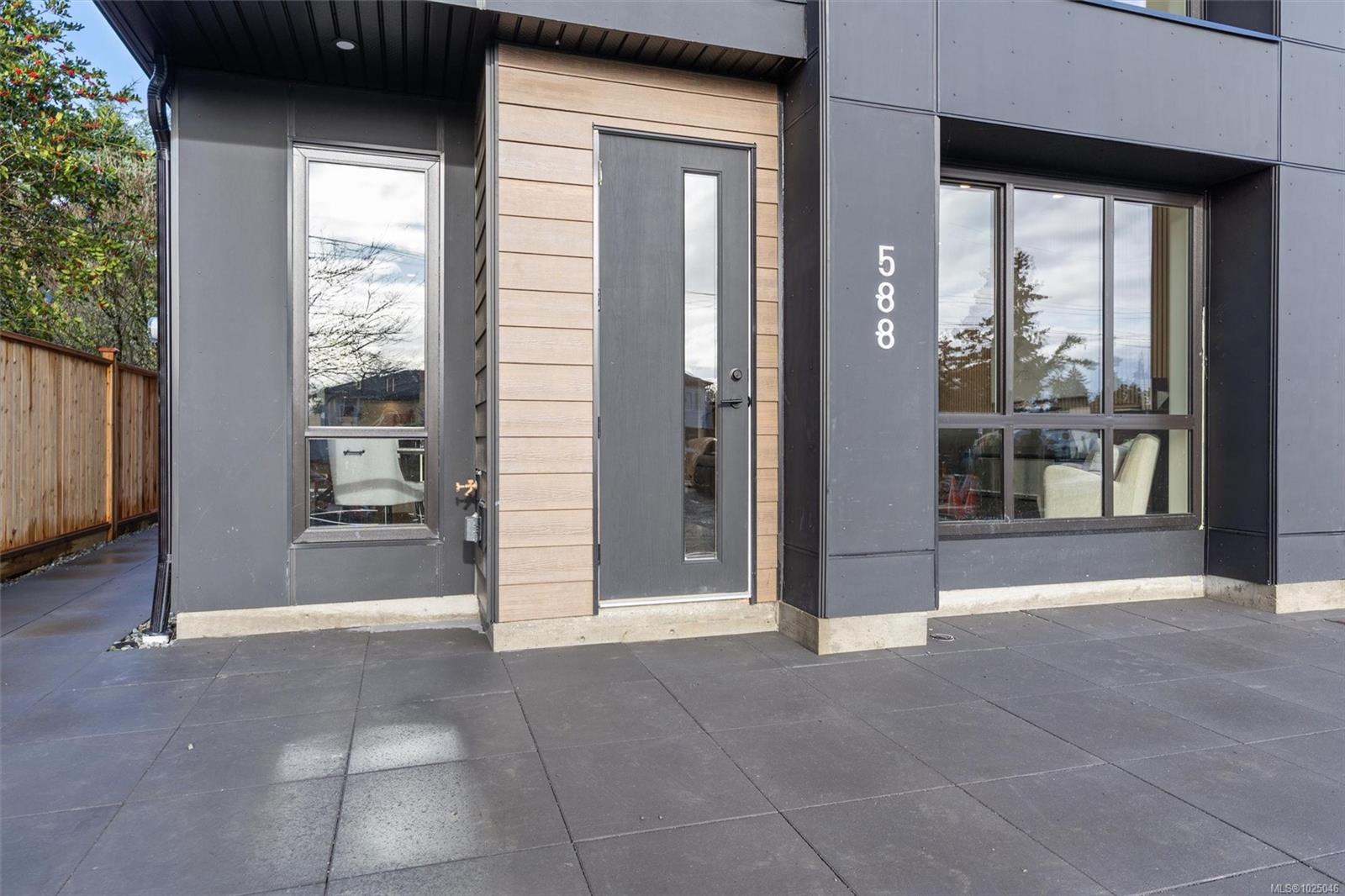 588 Whiteside St # 3