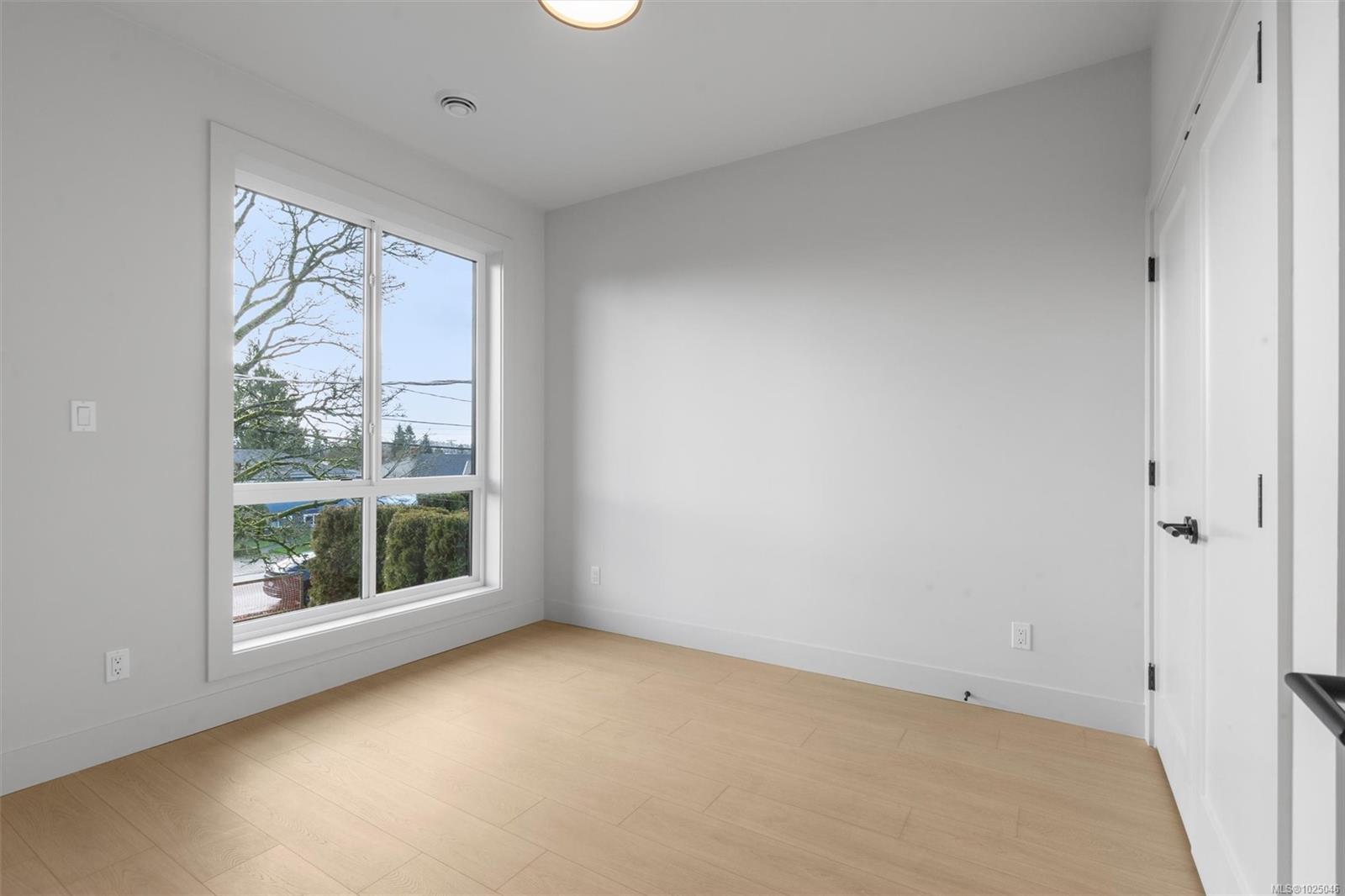 588 Whiteside St # 3