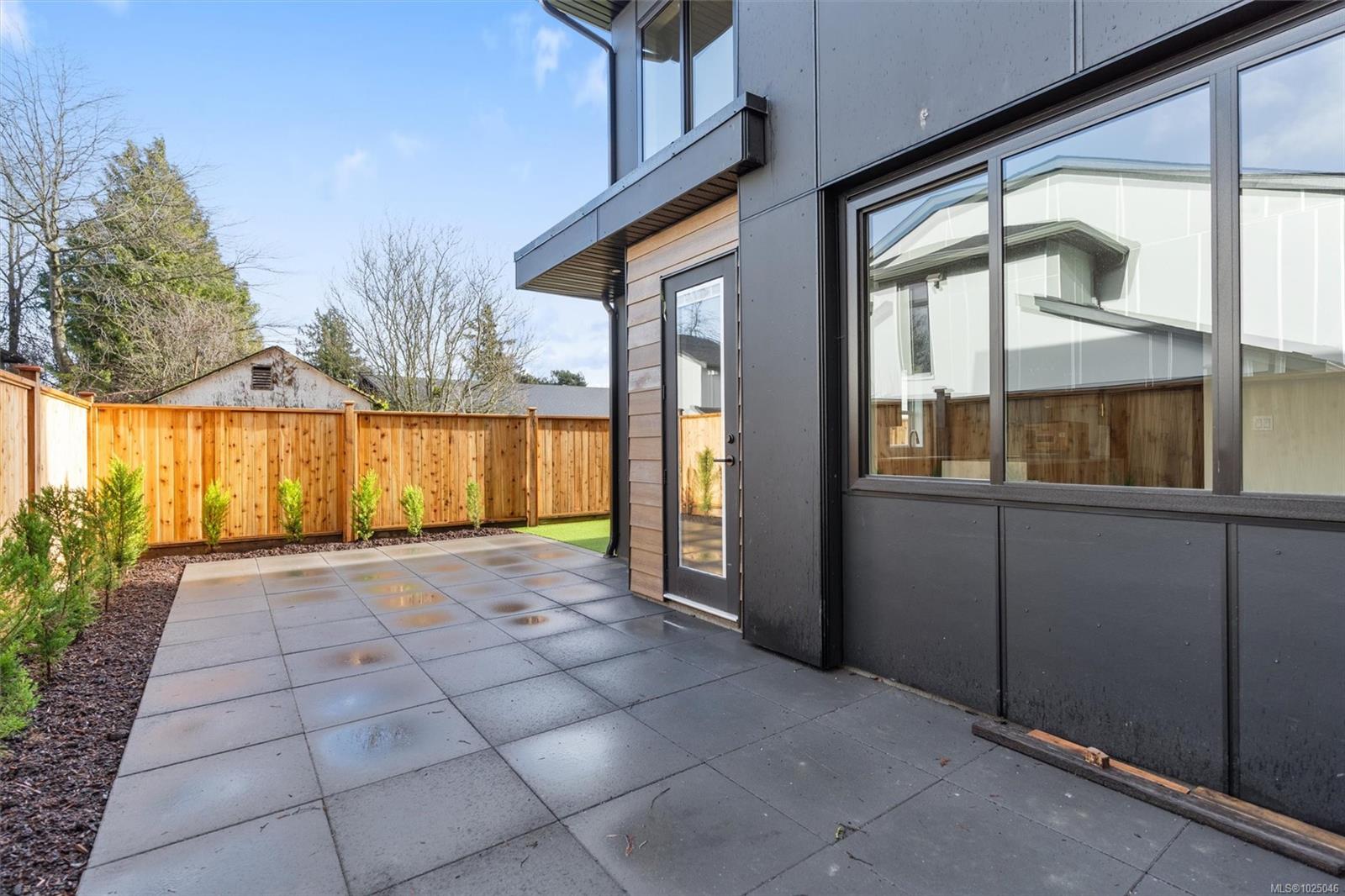 588 Whiteside St # 3